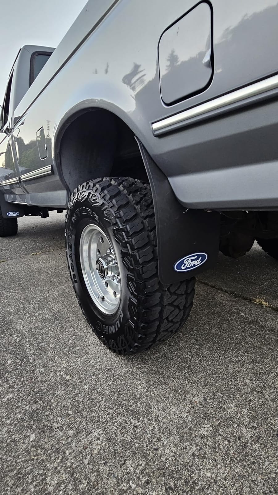 Plasticolor 000539R01 Ford Oval Logo Easy Fit Mud Guard 11