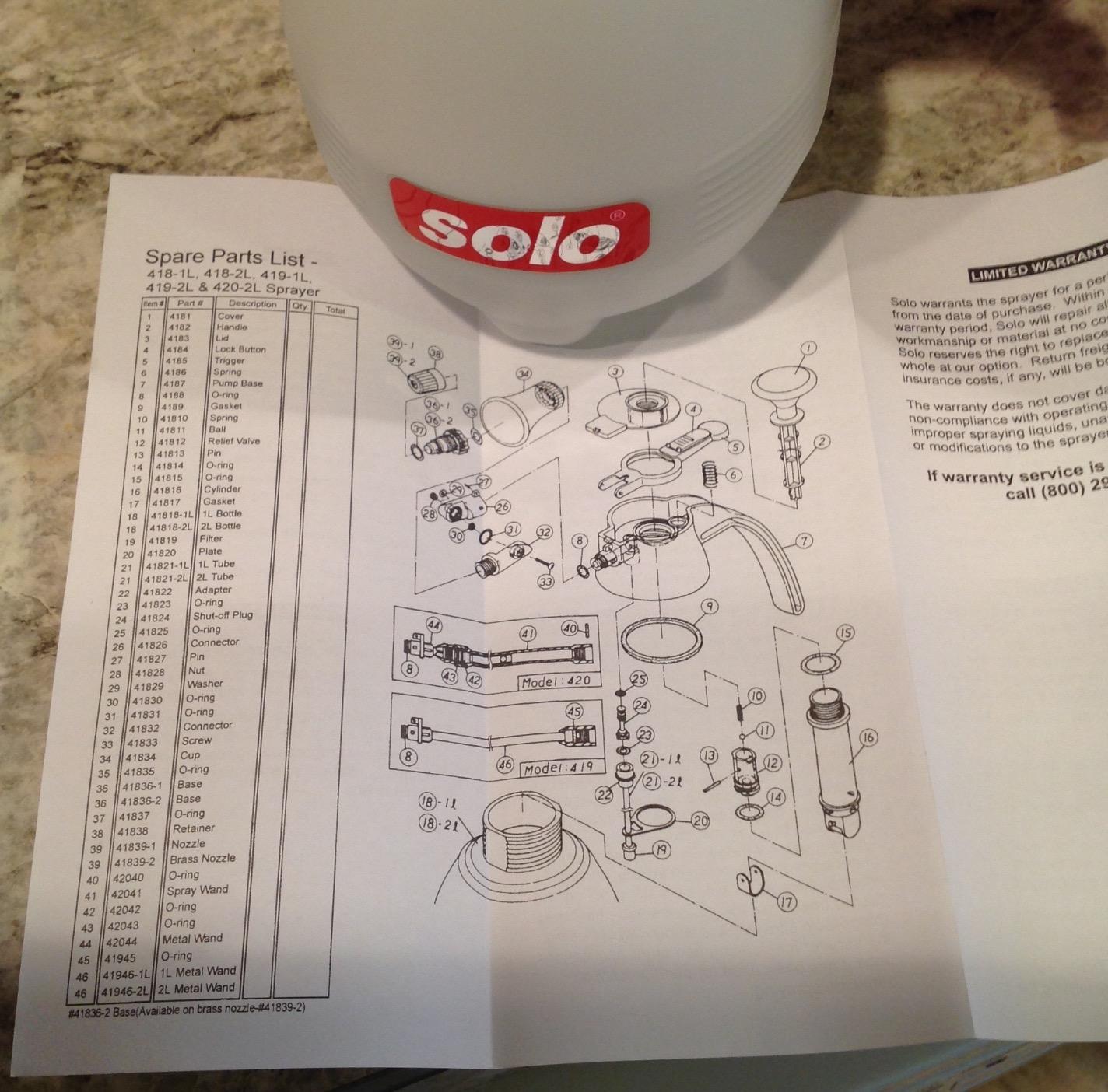 SOLO 418 One-Hand Pressure Sprayer, 1-Liter, Ergonomic Grip for Gardening, Fertilizing, Cleaning & General Use Spraying customer photo 2