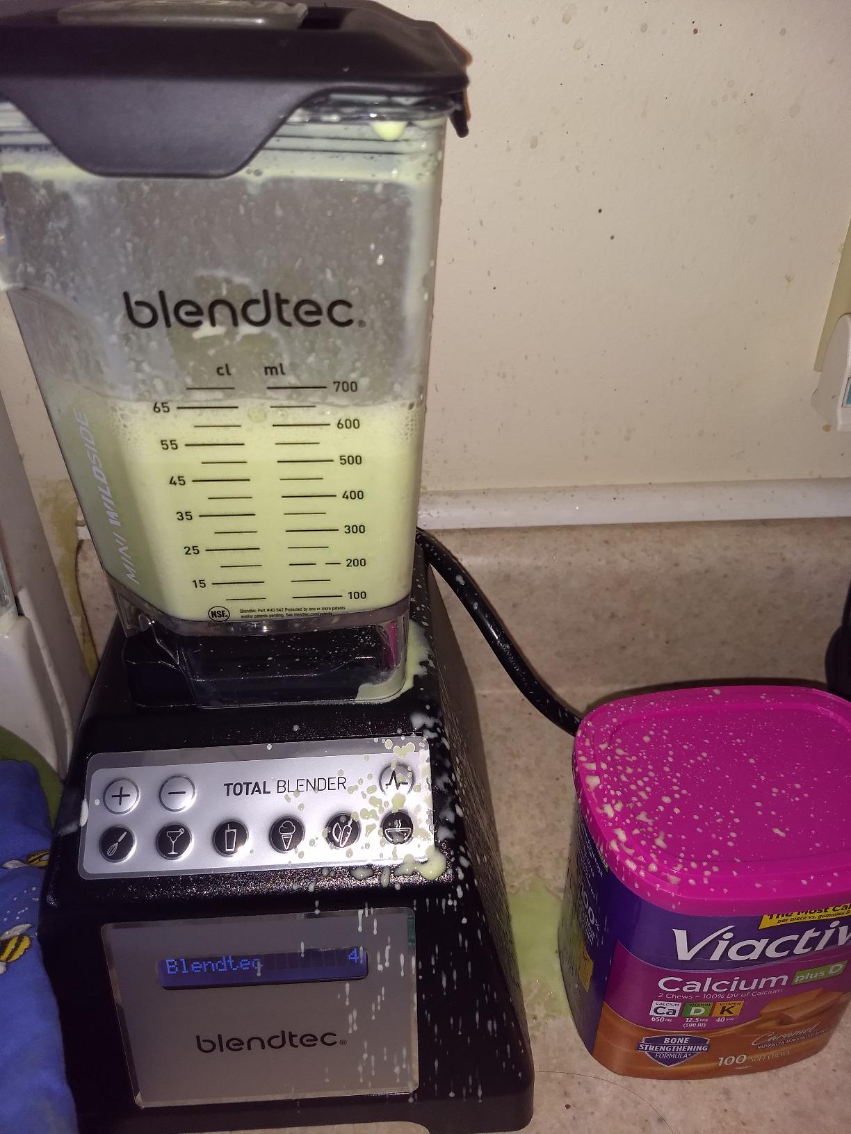 Blendtec Total Blender Classic (Black) & 75oz* FourSide Jar customer photo 1