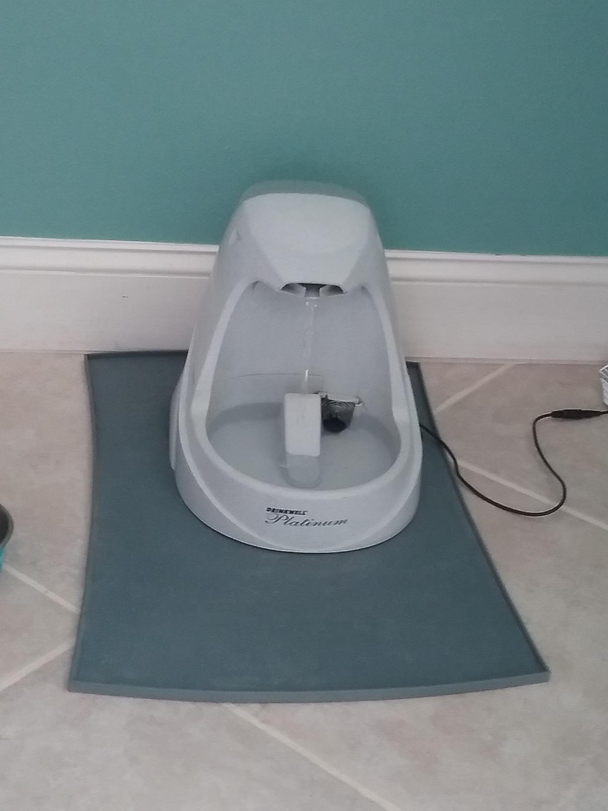 PetSafe Drinkwell Platinum Cat Water Fountain, 168 oz/5L, Grey customer photo 1