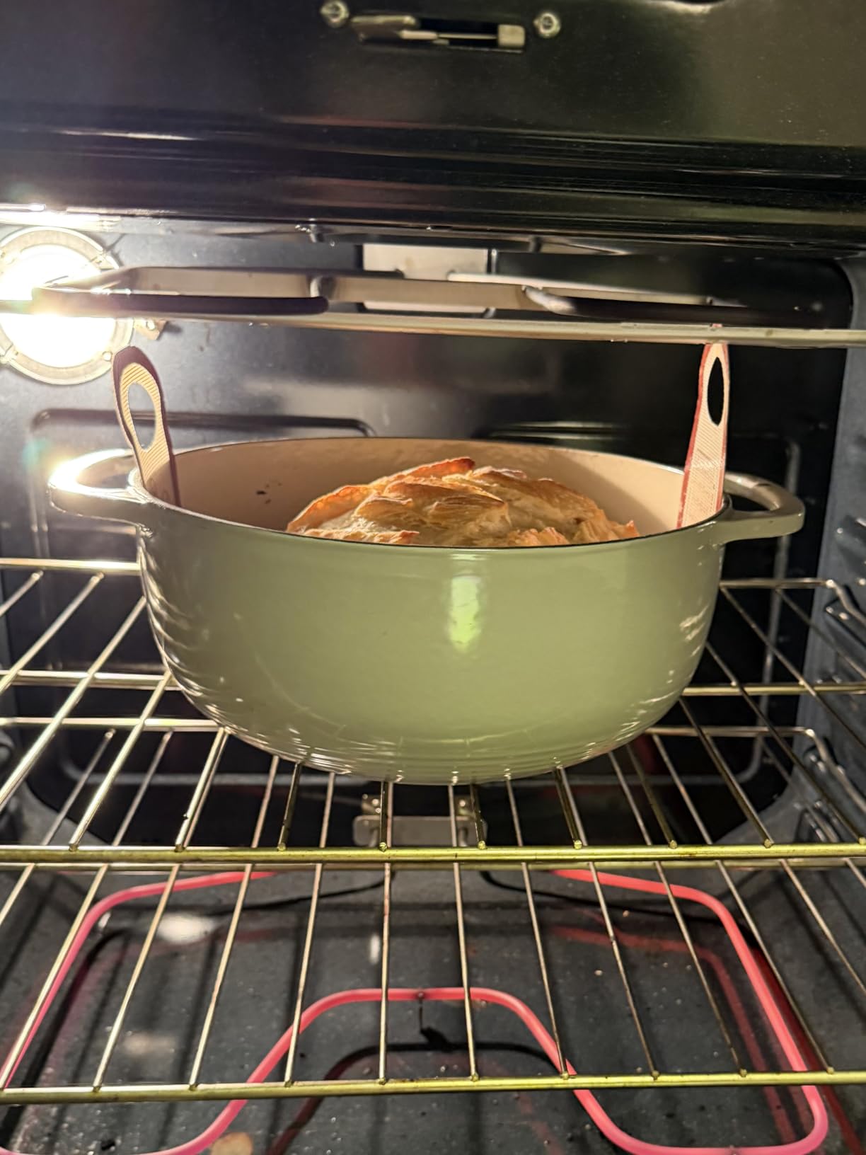 Lodge Essential Enamel Cast Iron Dutch Oven, 6 Quart, Island Spice Red customer photo 2