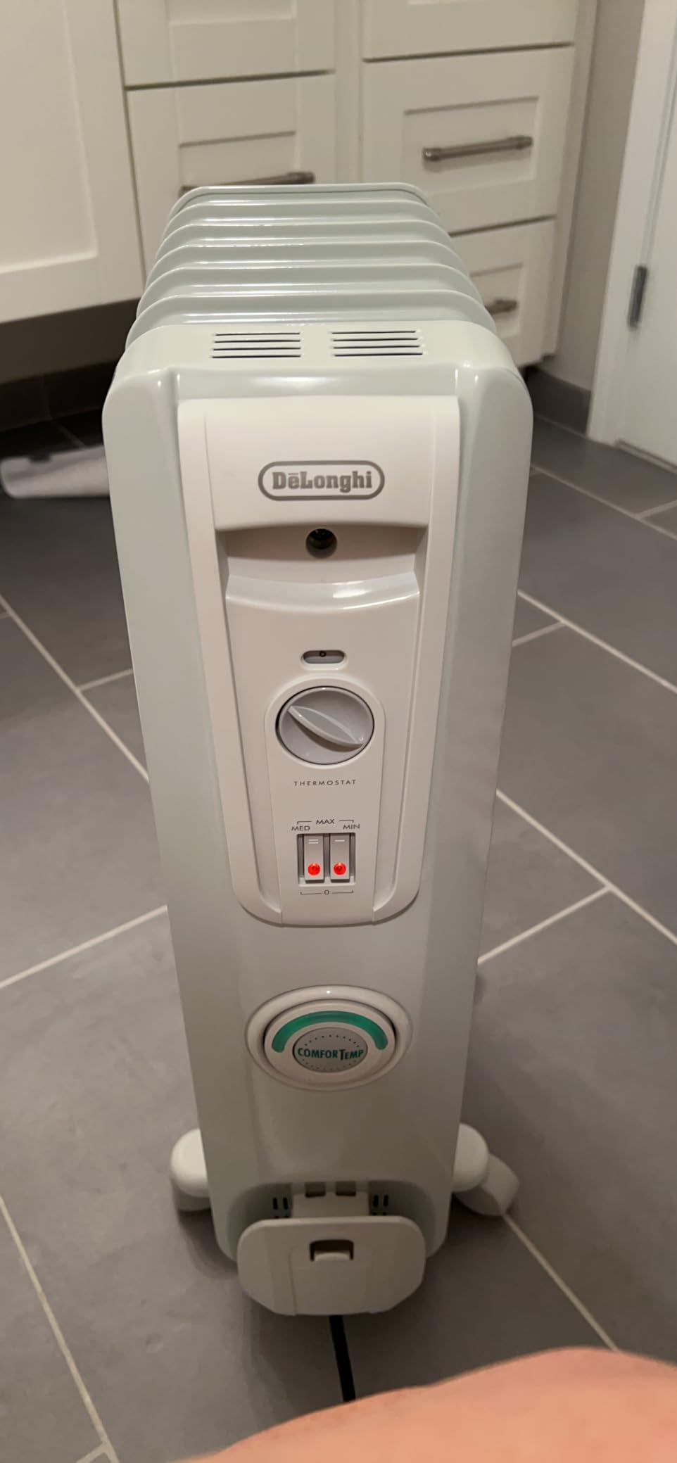 De'Longhi Oil filled Radiator Heater, 1500W Electric Space Heater for indoor use, portable room heater, Energy Saving, full room like office and bedroom with safety features, EW7707CM customer photo 2