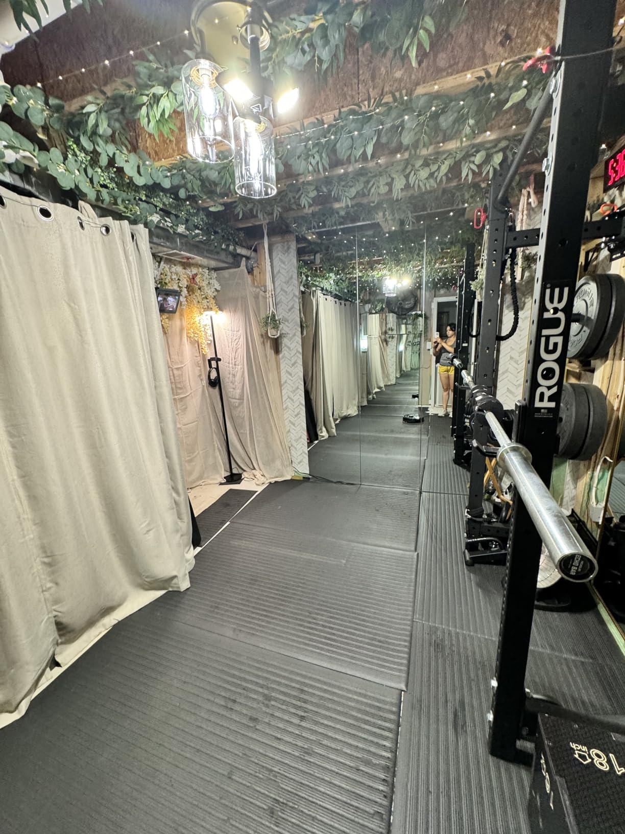 Guardian Air Step Anti-Fatigue Floor Mat, Vinyl, 2'x3', Black, Reduces fatigue and discomfort, Can be easily cut to fit any space customer photo 2