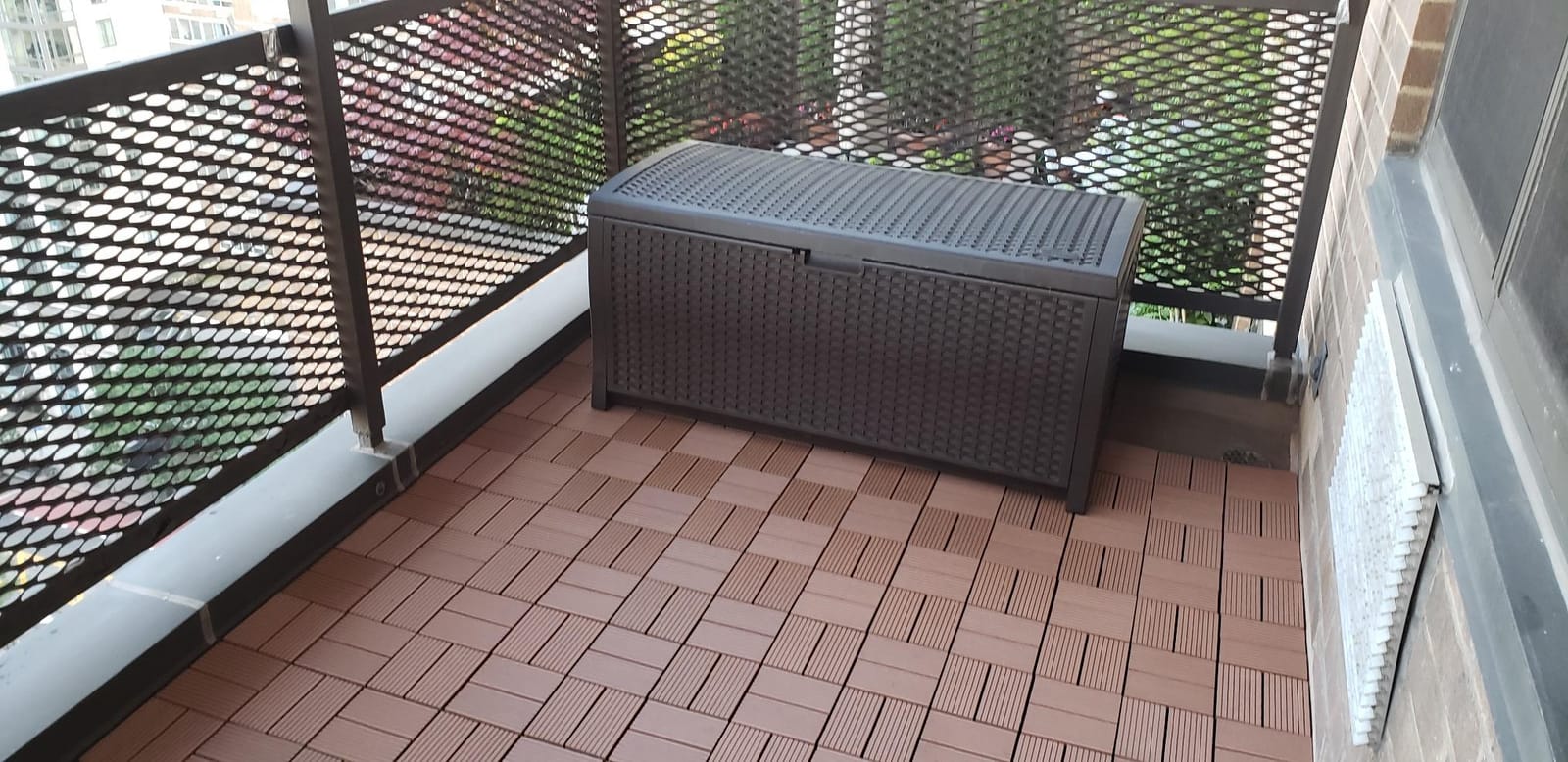 Suncast Outdoor Storage Box - 73 Gallon Mocha Brown Deck Box for Patio, weather-resistant Outdoor Storage Bench, Resin Wicker Style, Heavy-Duty, Lockable Lid for Cushions, Shoes, Pool & Garden Gear customer photo 1