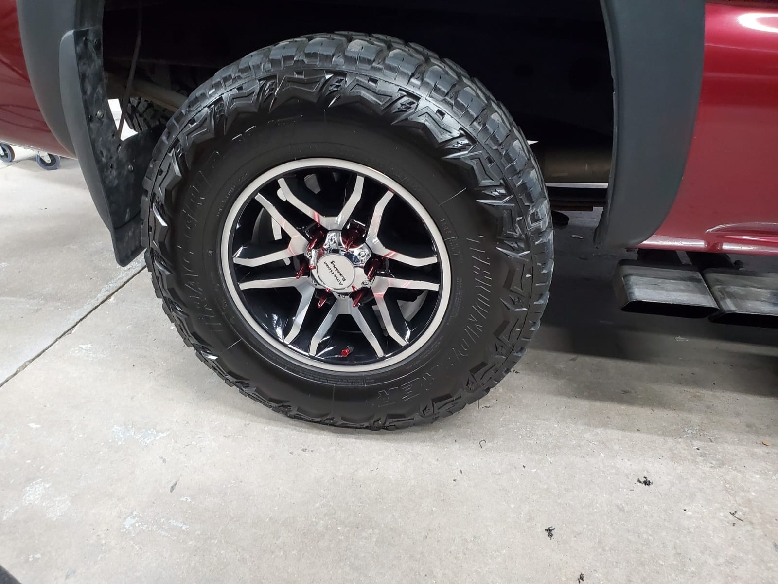 American Racing AR893 MAINLINE 18X8.5 6X5.5 5.93 30mm GLOSS BLACK MACHINED - AR89388568330 customer photo 1