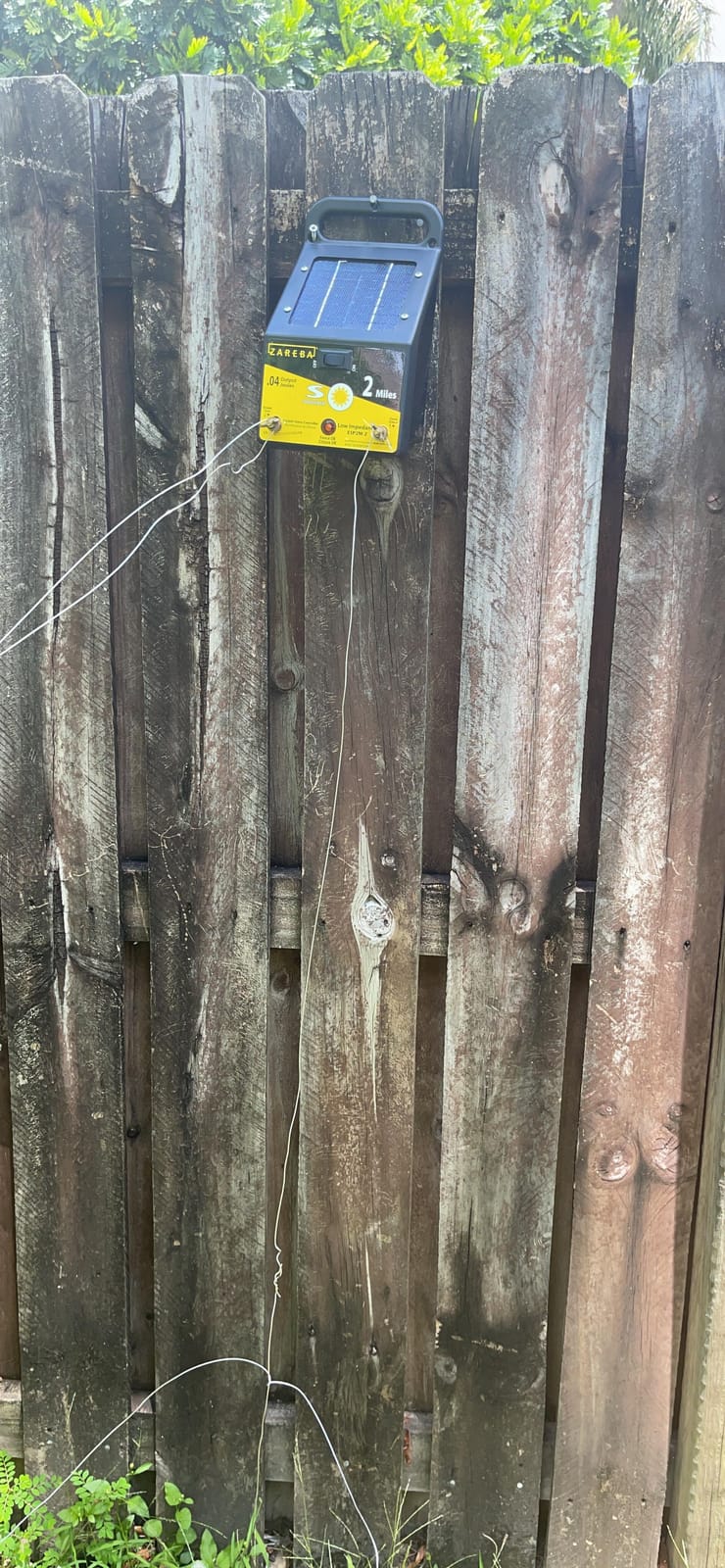 Zareba Solar Powered Low Impedance Electric Fence Charger - 2 Mile Solar Powered Electric Fence Energizer, Contain Small Animals and Keep Out Predators - ESP2M-Z customer photo 1