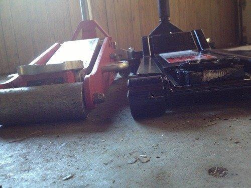 ARCAN 2-Ton (4,000 lb.) Steel Extra Long Reach Low Profile Floor Jack, 2.75 in. to 24 in. Lift Range, Model A20016 customer photo 1