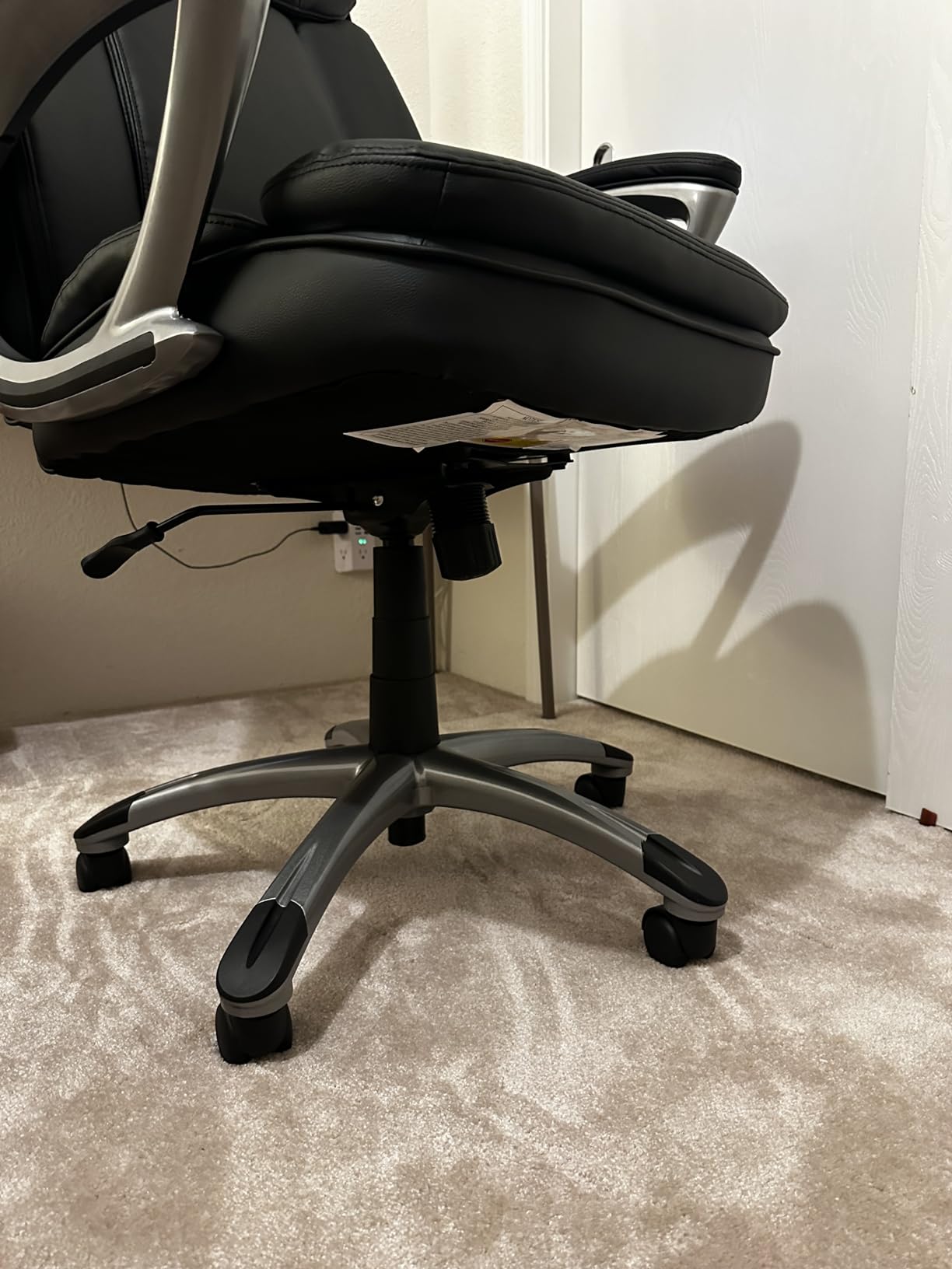 Serta Ergonomic Big and Tall Executive Office Chair Lumbar Support, Leather customer photo 1
