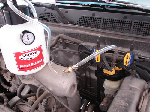 Motive Products 0101 Universal Power Bleeder 2-Quart Tank with Hose and Round Adapter customer photo 2