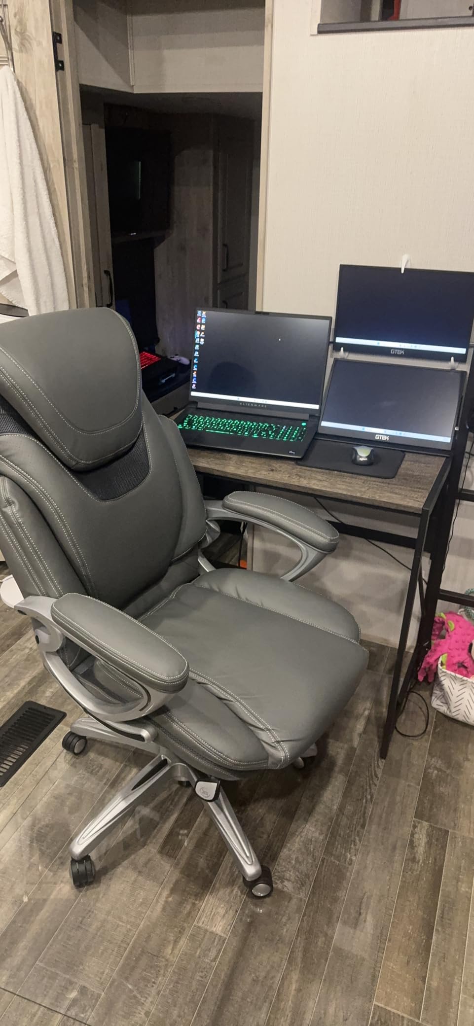 Serta Bryce Executive Office Chair - Ergonomic Computer Desk Chair with Patented AIR Lumbar Technology - Adjustable Height - Memory Foam Body Pillows - 360° Swivel Rolling Base - Bonded Leather - Gray customer photo 1