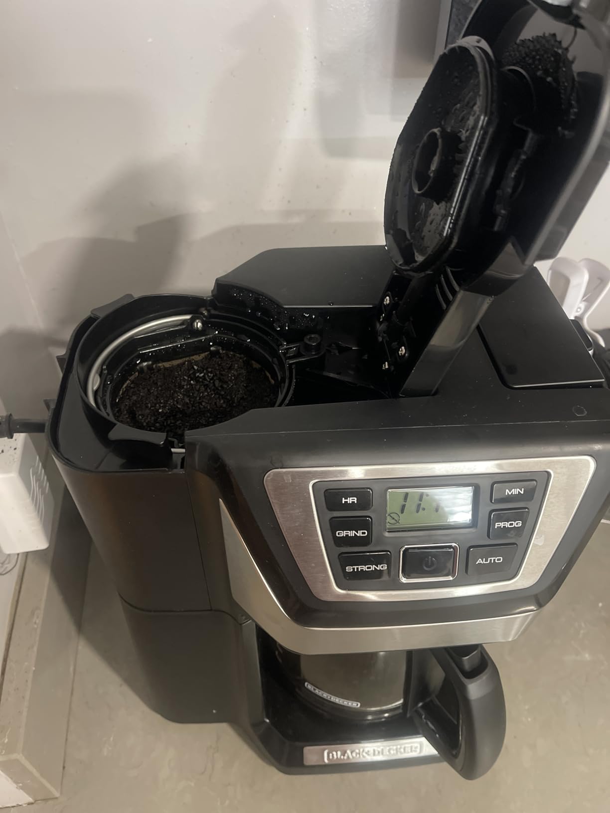 BLACK+DECKER 12-Cup Grind and Brew Coffee Maker customer photo 1