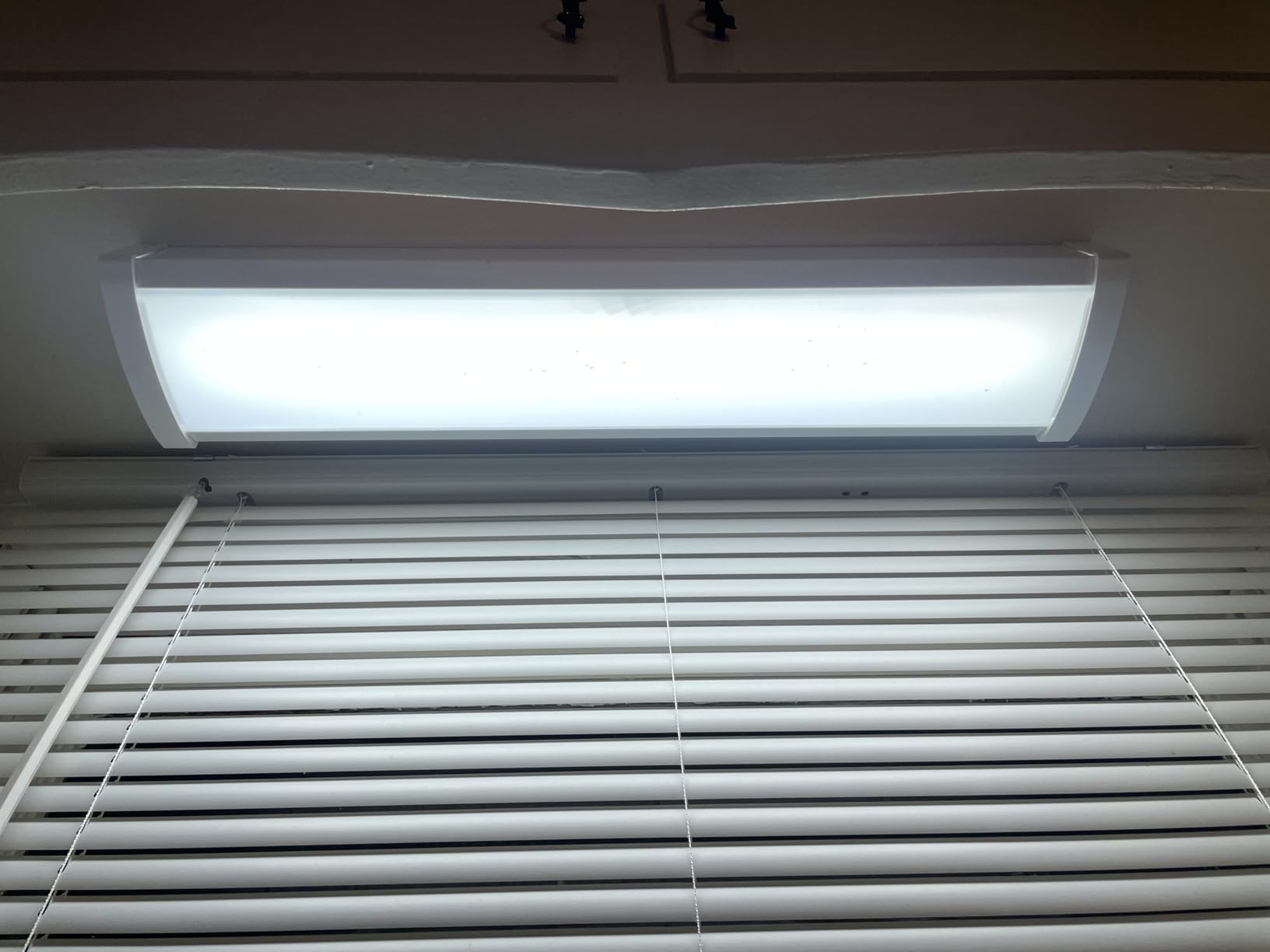 Lithonia Lighting 2' Low-Profile LED Wraparound Light Fixture, 4000K, 120V customer photo 1