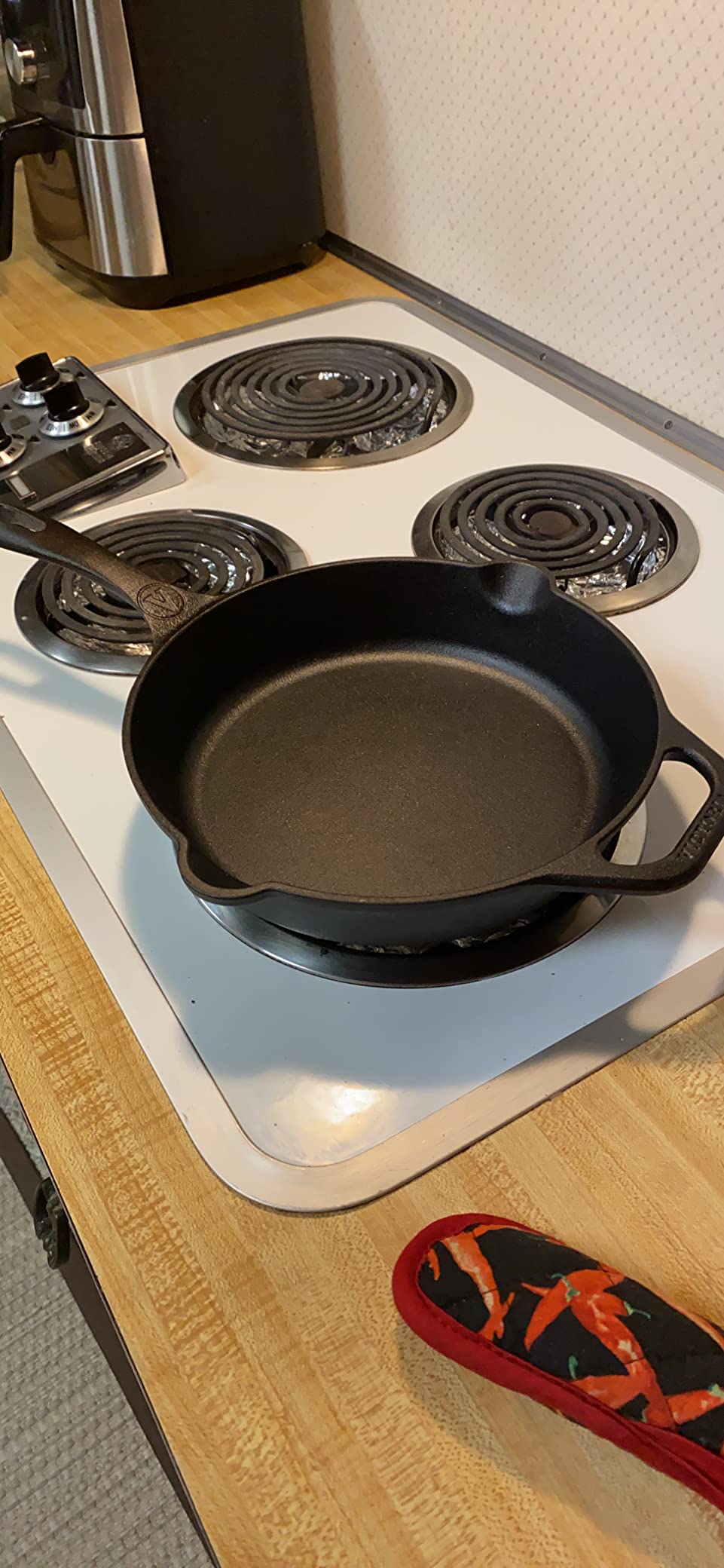 Victoria 10-Inch Cast Iron Skillet, Pre-Seasoned Cast-Iron Frying Pan with Long Handle, Made in Colombia customer photo 1