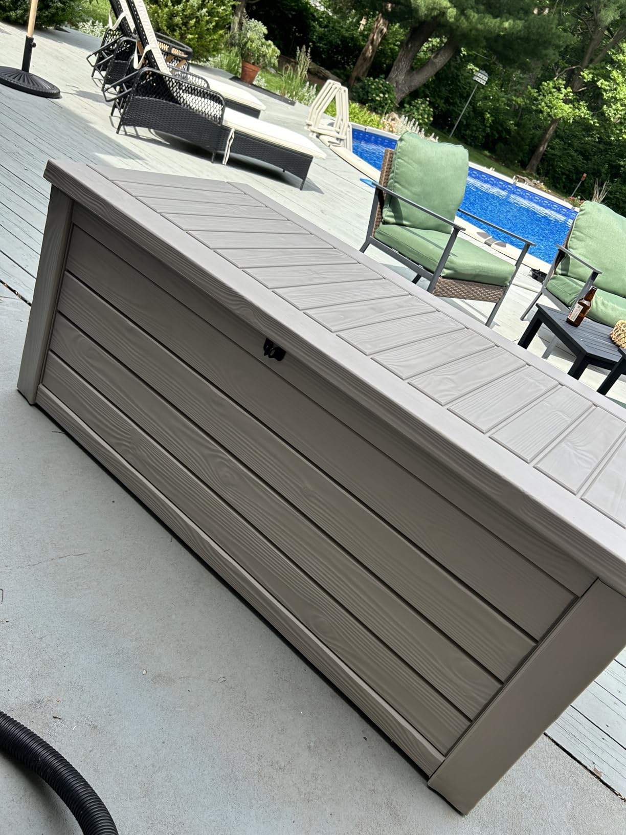 Keter Westwood 150 Gal Outdoor Storage Box for Patio and Pool Accessories | Brown, Resin, Large, Weatherproof, Lockable, Hydraulic Pistons, Easy Assembly, Organization, Patio Cushions Storage customer photo 1