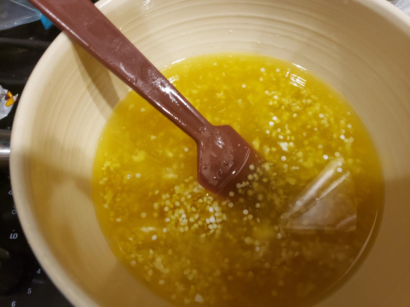 US Organic Beeswax 100% Pure Yellow Pastilles, USDA Certified, for DIY Candle, Lip Balm, Body Cream, Lotion, Deodorant, Crayon, and More uses. 4 oz (Small) customer photo 1