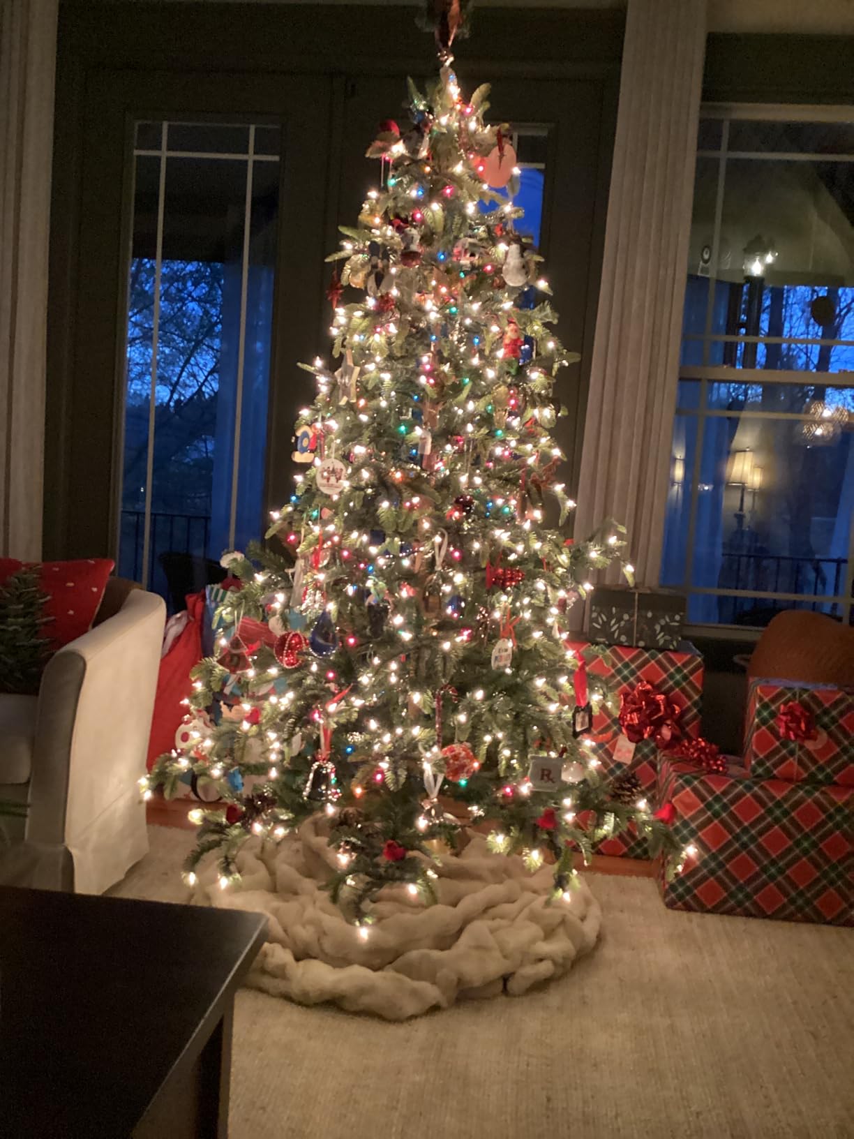 Puleo International 7.5ft Pre-Lit Aspen Fir Artificial Christmas Tree with 700 Clear Lights, 1319 Realistic Dense Branch Tips, Easy Setup Artificial Trees with Sturdy Metal Stand customer photo 2