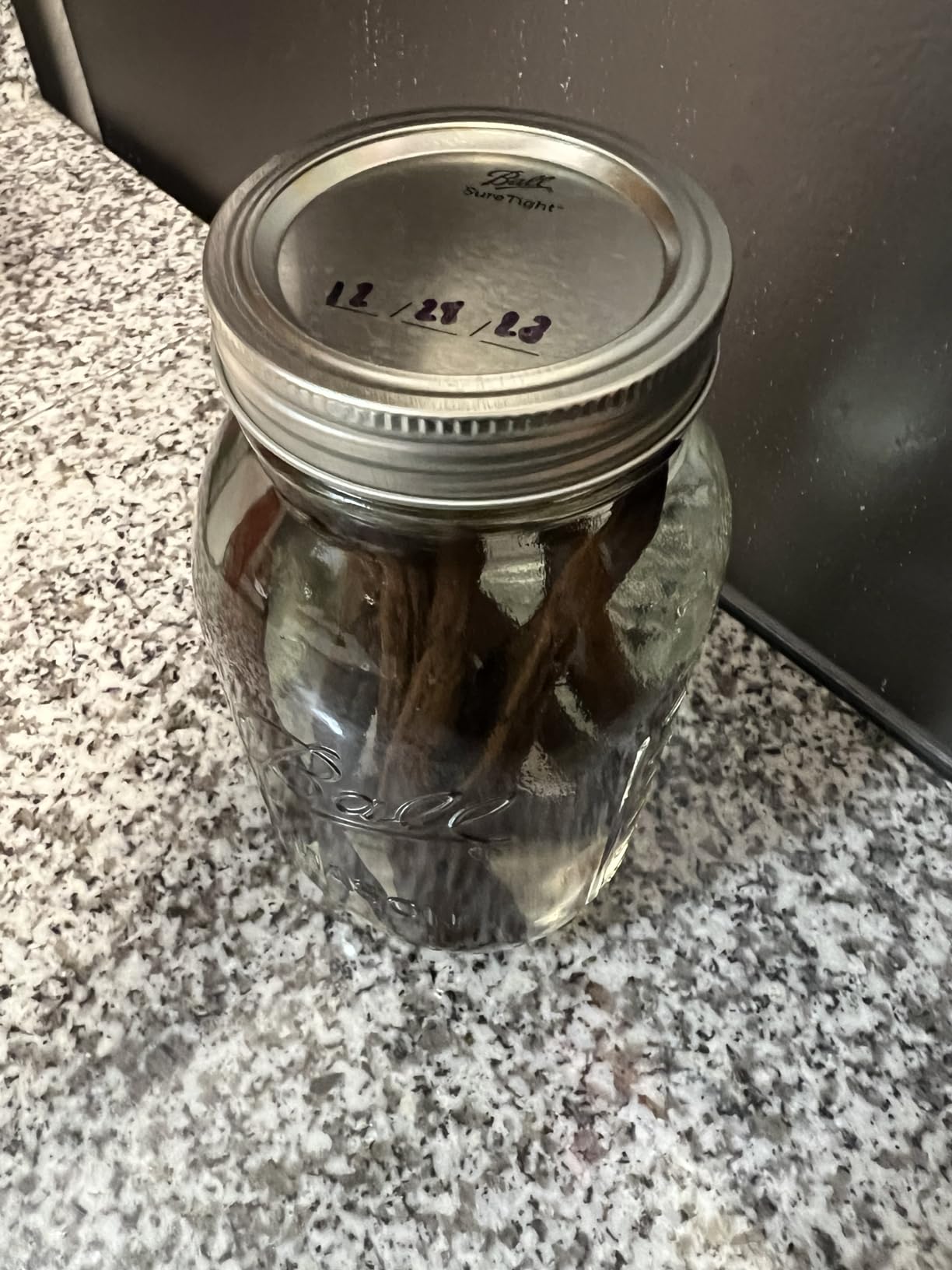 Ball Regular Mouth 32-Ounces Mason Jar with Lids and Bands, Clear,(Pack Of 2) customer photo 1