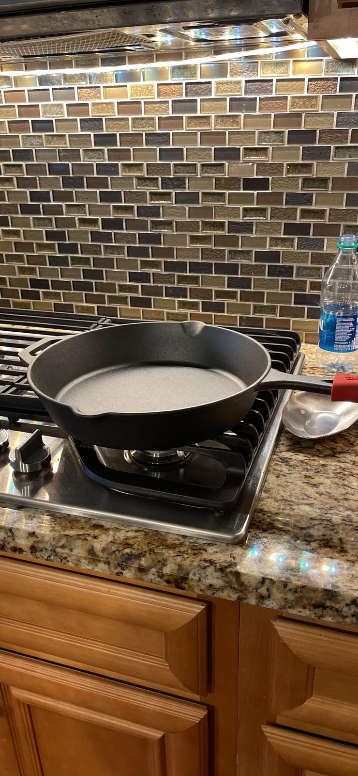 Cuisinel 12‑Inch Cast Iron Skillet – Pre‑Seasoned Frying Pan with Assist Handle & Silicone Handle Holder – Oven, Stovetop, Grill & Campfire Safe Cookware – PFAS & PFOA‑Free customer photo 1