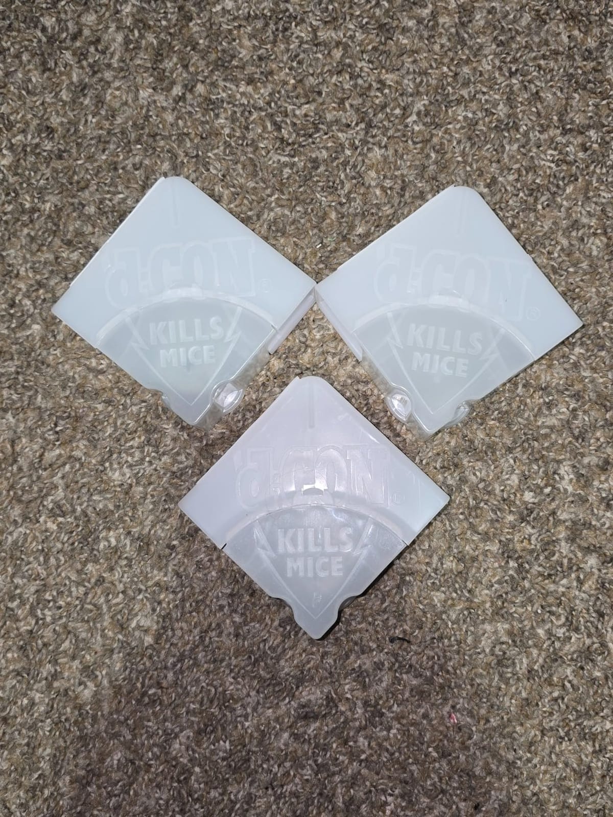 d-Con Corner Fit Mouse Bait Station, Disposable 0.5 Oz, 3 Pack customer photo 1