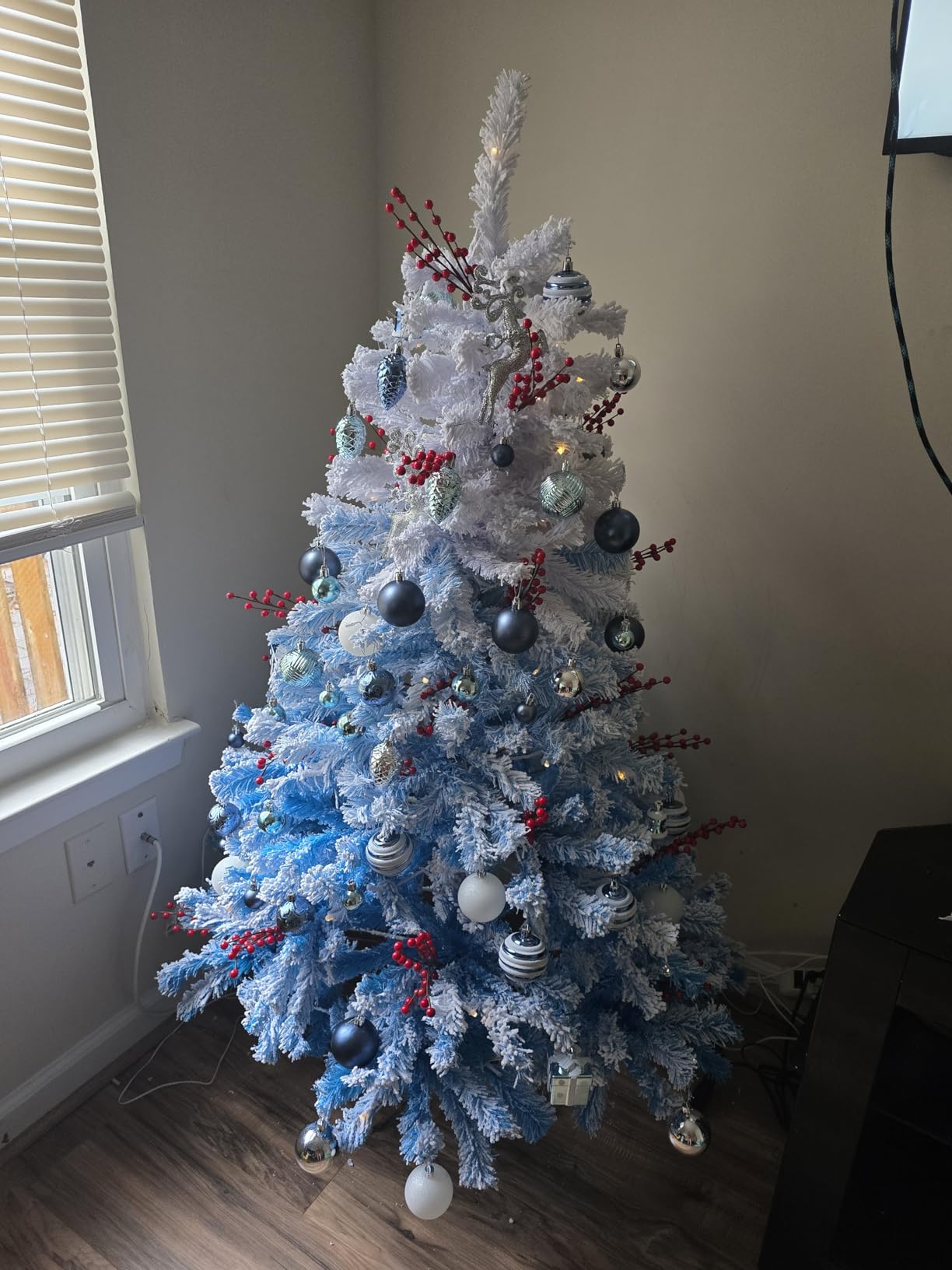 Goplus 7FT Pre-Lit Artificial Christmas Tree Auto-Spread/Close up Branches 11 Flash Modes with Multicolored 400 LED Lights & Metal Stand customer photo 2
