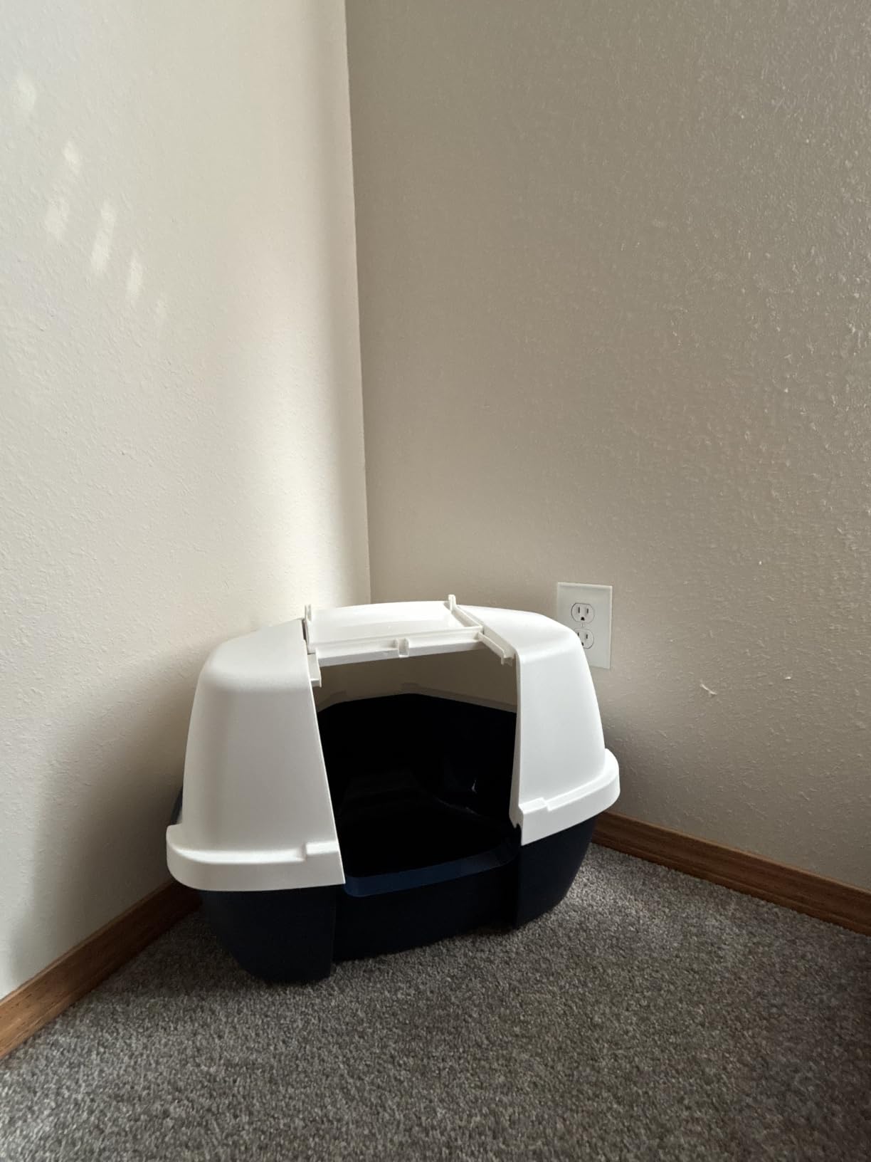 IRIS USA Large Front Door Cat Litter Box, Walk-in Entry, Navy customer photo 2