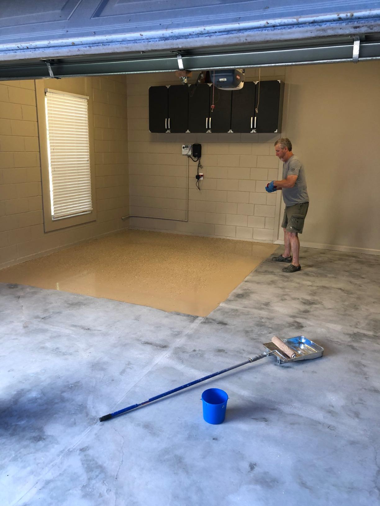 Rust-Oleum RockSolid Polycuramine High Gloss Black Garage Floor Coating customer photo 2