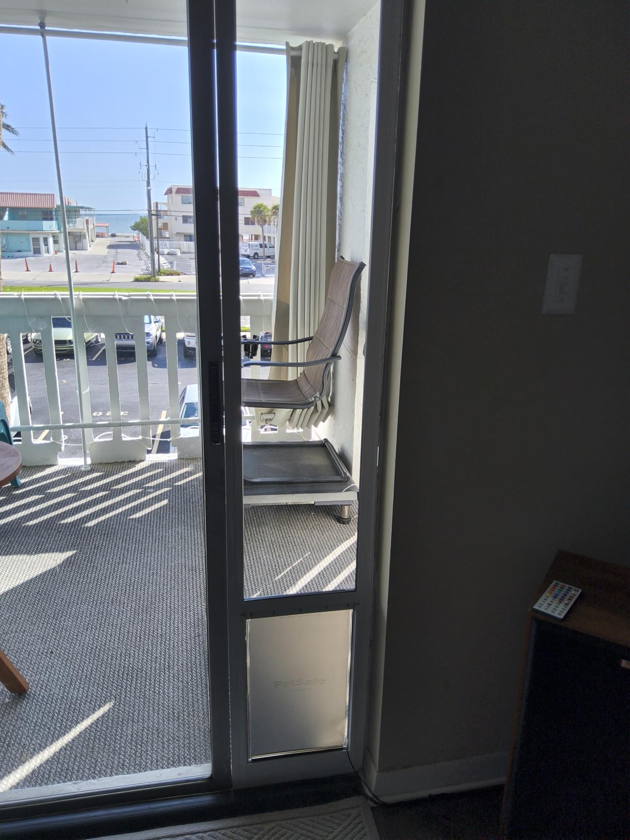 PetSafe Sliding Glass Pet Door, 1 Piece, XL Dogs to 220 lb, White customer photo 1