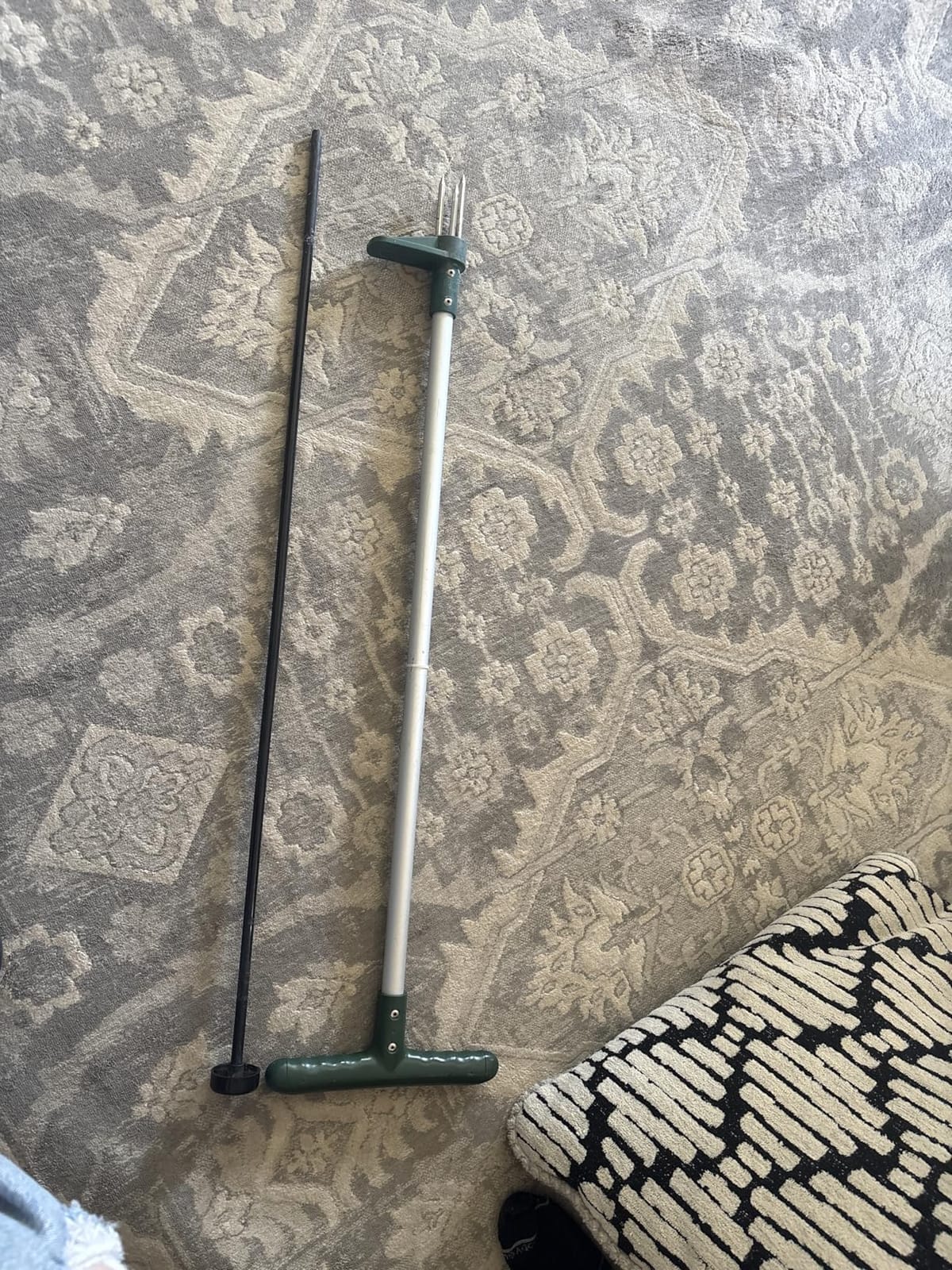 Walensee Weed Puller, Stand Up Weeder Hand Tool, Long Handle Garden Weeding Tool with 3 Claws, Hand Weed Hound Weed Puller for Dandelion, Standup Weed Root Pulling Tool and Picker, Grabber (1 Pack) customer photo 1