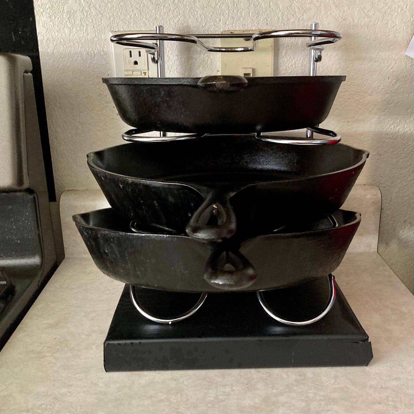 CAXXA Heavy Duty Pan Rack, Pot Lid Rack, Kitchen Cabinet Pantry Cookware Organizer Rack Holder with 5 Adjustable Dividers, Chrome customer photo 1