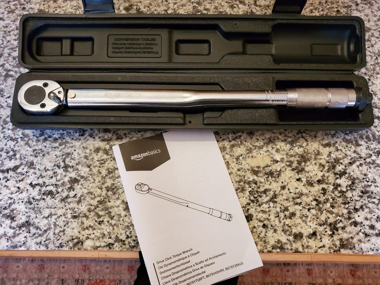 Amazon Basics 1/2-inch Drive Click Torque Wrench, 20-150 foot-lb, 27.1-203.5 Nm, Sturdy Construction with Storage Case customer photo 1