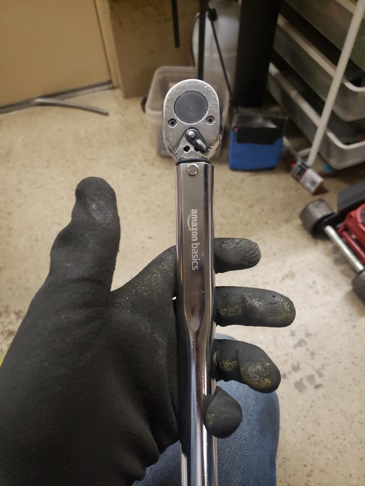 Amazon Basics 3/8-inch Drive Click Torque Wrench Ratchet, 15-80 ft.-lb, 20.4-108.5 Nm customer photo 1