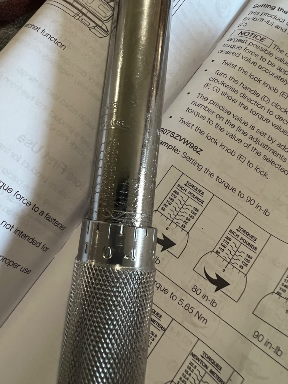 Amazon Basics 3/8-inch Drive Click Torque Wrench Ratchet, 15-80 ft.-lb, 20.4-108.5 Nm customer photo 2