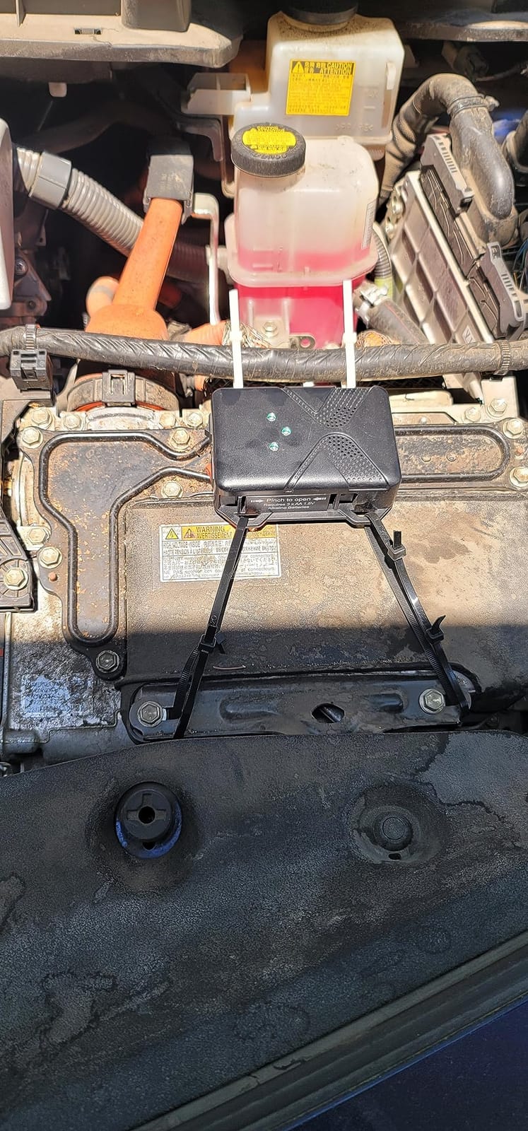 Battery Operated Ultrasonic Under Hood Rodent Repellent for Car Engines customer photo 1