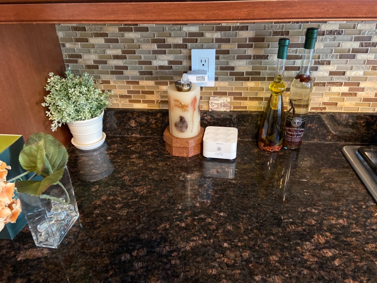 NETGEAR Orbi Whole Home Mesh WiFi System (RBK13) – Router Replacement Covers up to 4,500 sq. ft. with 1 Router & 2 Satellites customer photo 2