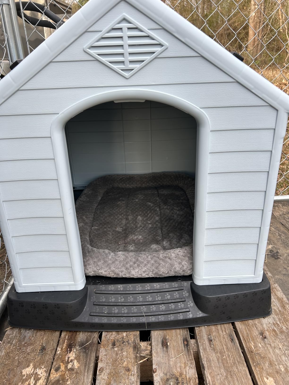ZENY Plastic Dog House - Waterproof Dog Kennel with Air Vents and Elevated Floor All Weather Indoor Outdoor Insulated Doghouse Puppy Shelter, Easy to Assemble customer photo 1