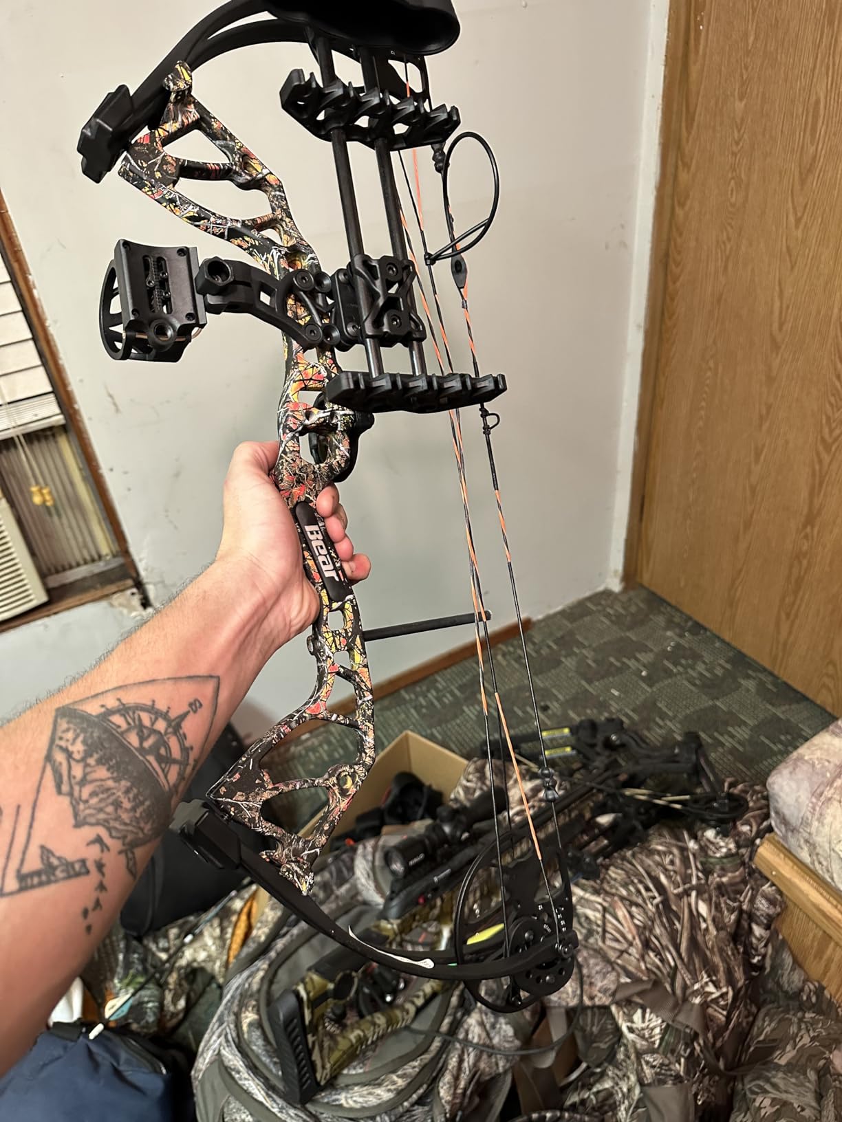 Bear Archery Royale Ready to Hunt Compound Bow Archery Set with Archery Accessories for Adults and Youths, 12”- 27” Draw Length, 5-50 Lbs Draw Weight, Up to 290 FPS customer photo 1