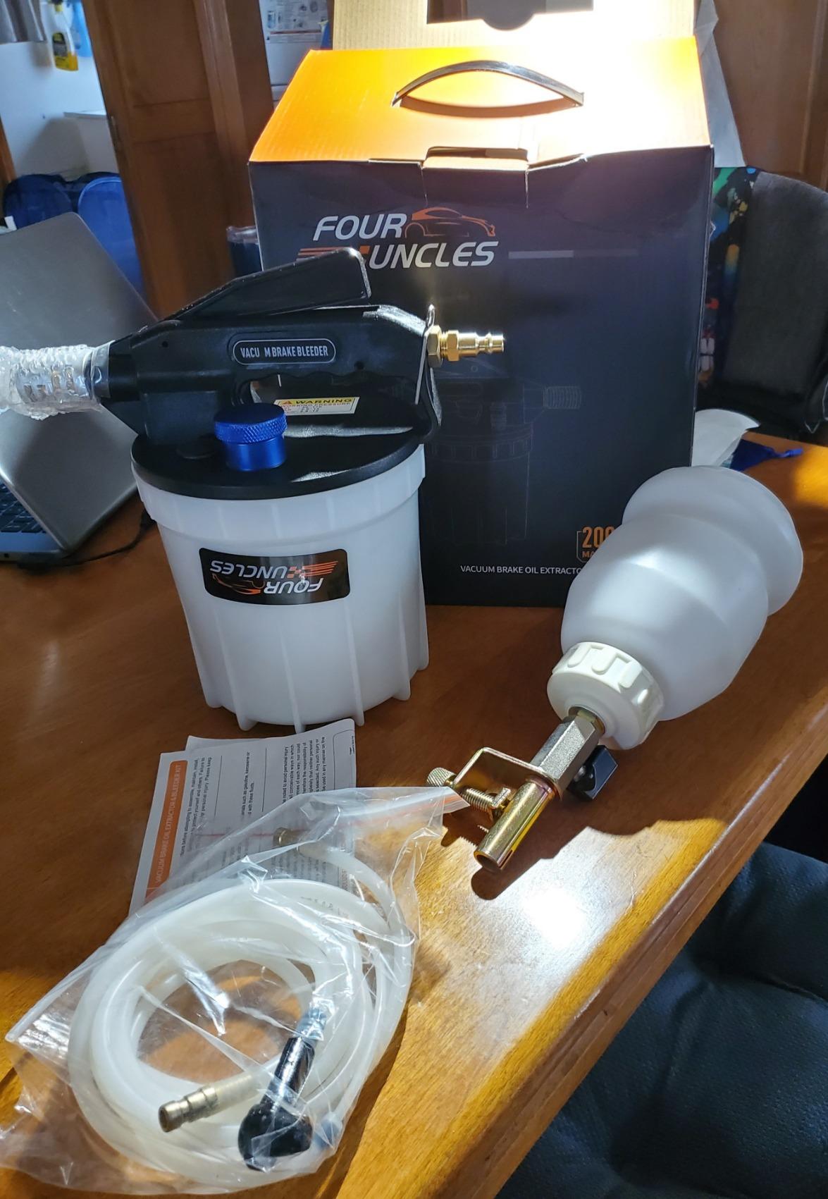 FOUR UNCLES 2L Pneumatic Brake Bleeder Vacuum Pump Kit with 13 PCS Adapters customer photo 2