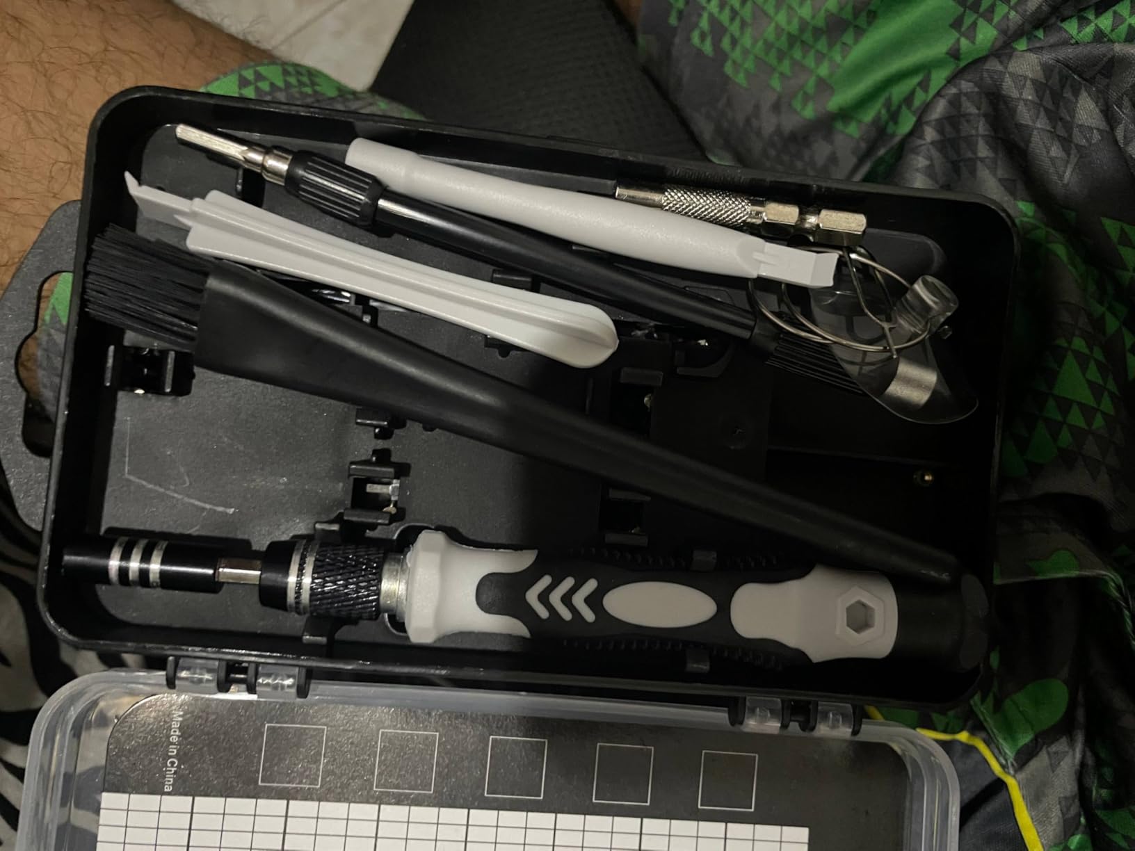 SHOWPIN Precision Computer Screwdriver Kit: 122PCS Laptop Screwdriver Sets customer photo 1
