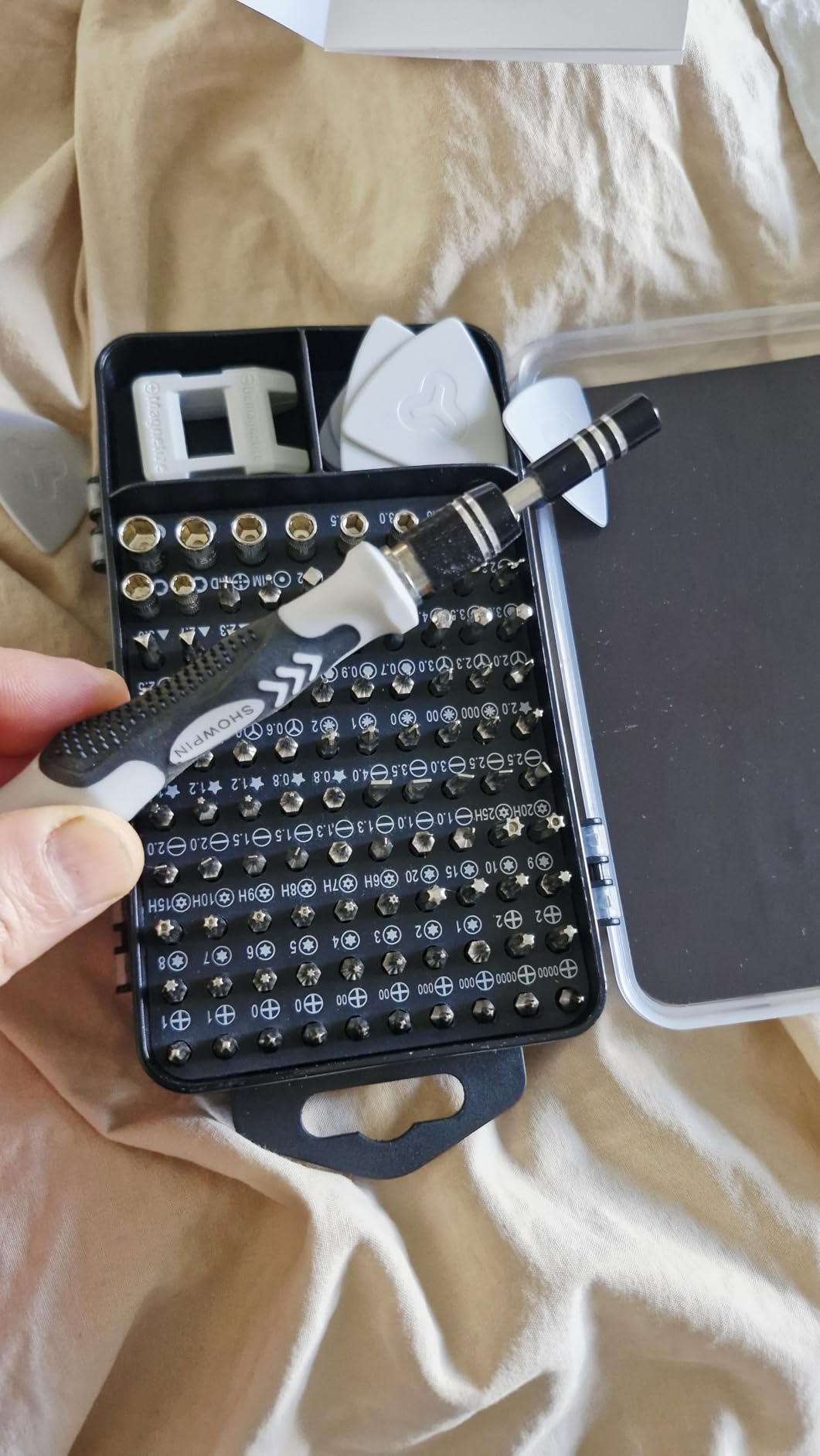 SHOWPIN Precision Computer Screwdriver Kit: 122PCS Laptop Screwdriver Sets customer photo 2
