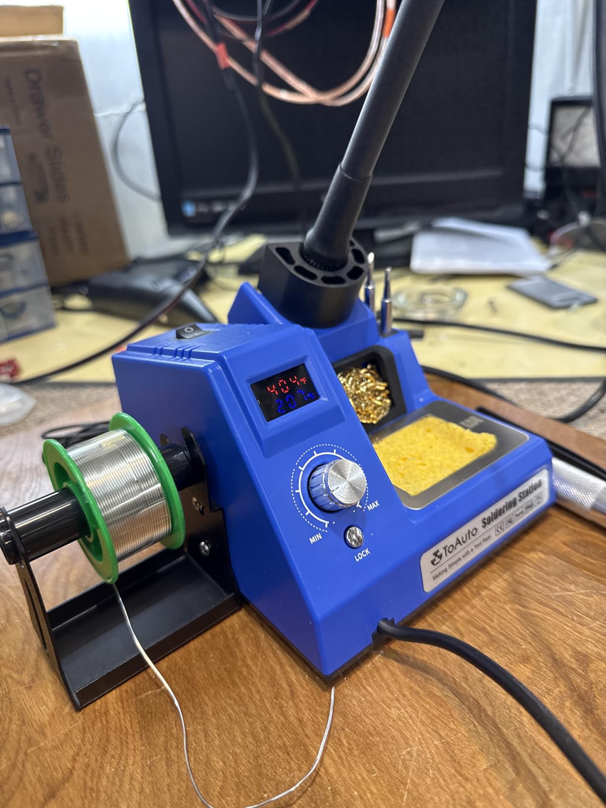TOAUTO DS90 Soldering Station-°F & °C Dual Digital Display Soldering Iron Station Kit,90W Soldering Iron,302℉- 842℉ Temperature, Anti-Static & Grounding Wire, Auto Standby & Sleep,5 Solder Tips, Blue customer photo 2