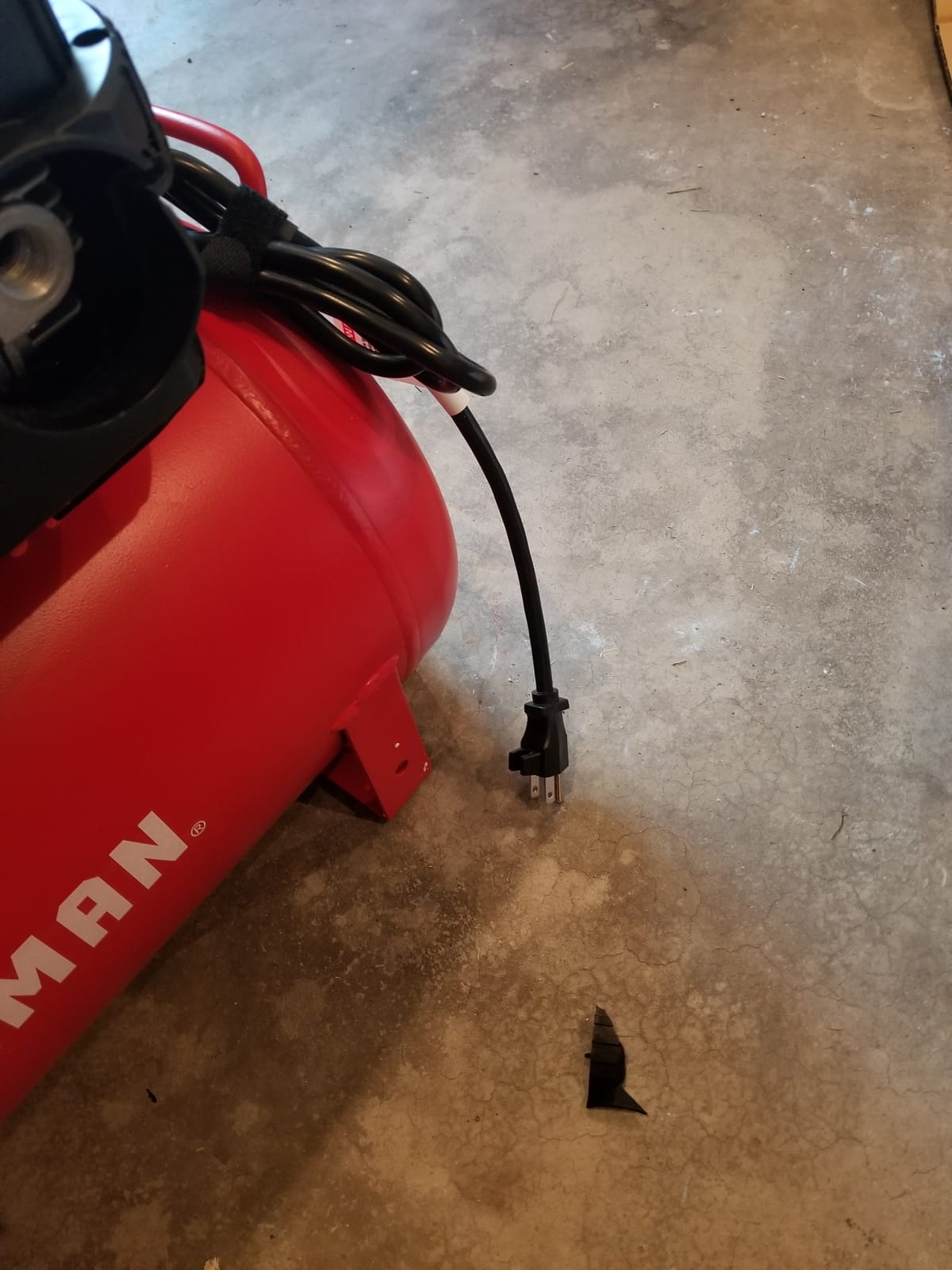 Craftsman 10-Gallon Air Compressor, 1.8 HP, Max 175 PSI, 4.0 CFM @ 90PSI, 5.0 CFM@40PSI, Oil-Free, Quiet Shop Air Compressor with Wheels for Spraying Pneumatic Tool, Model: CMXECXA0201041 customer photo 2