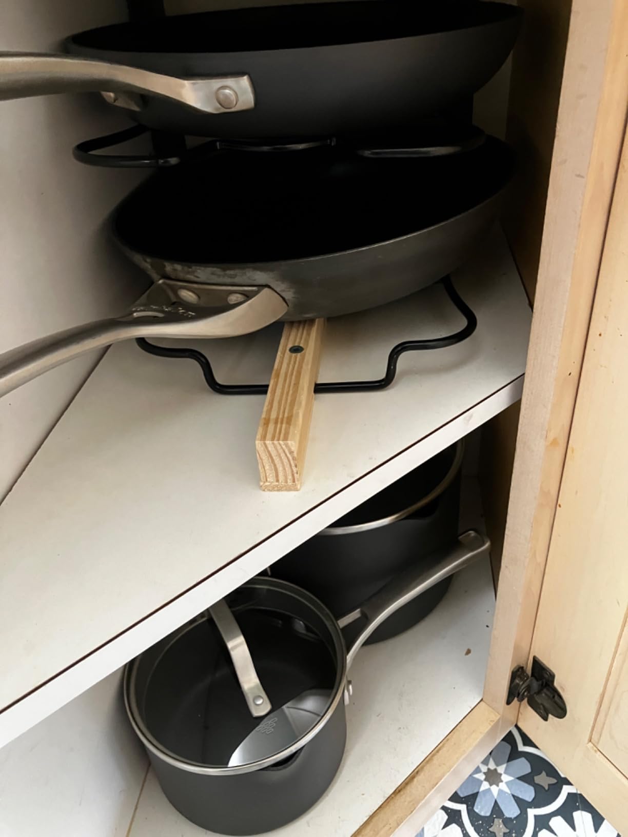 SIMPLE HOUSEWARE 5 Compartments Height Adjustable Pan Organizer, Black customer photo 2