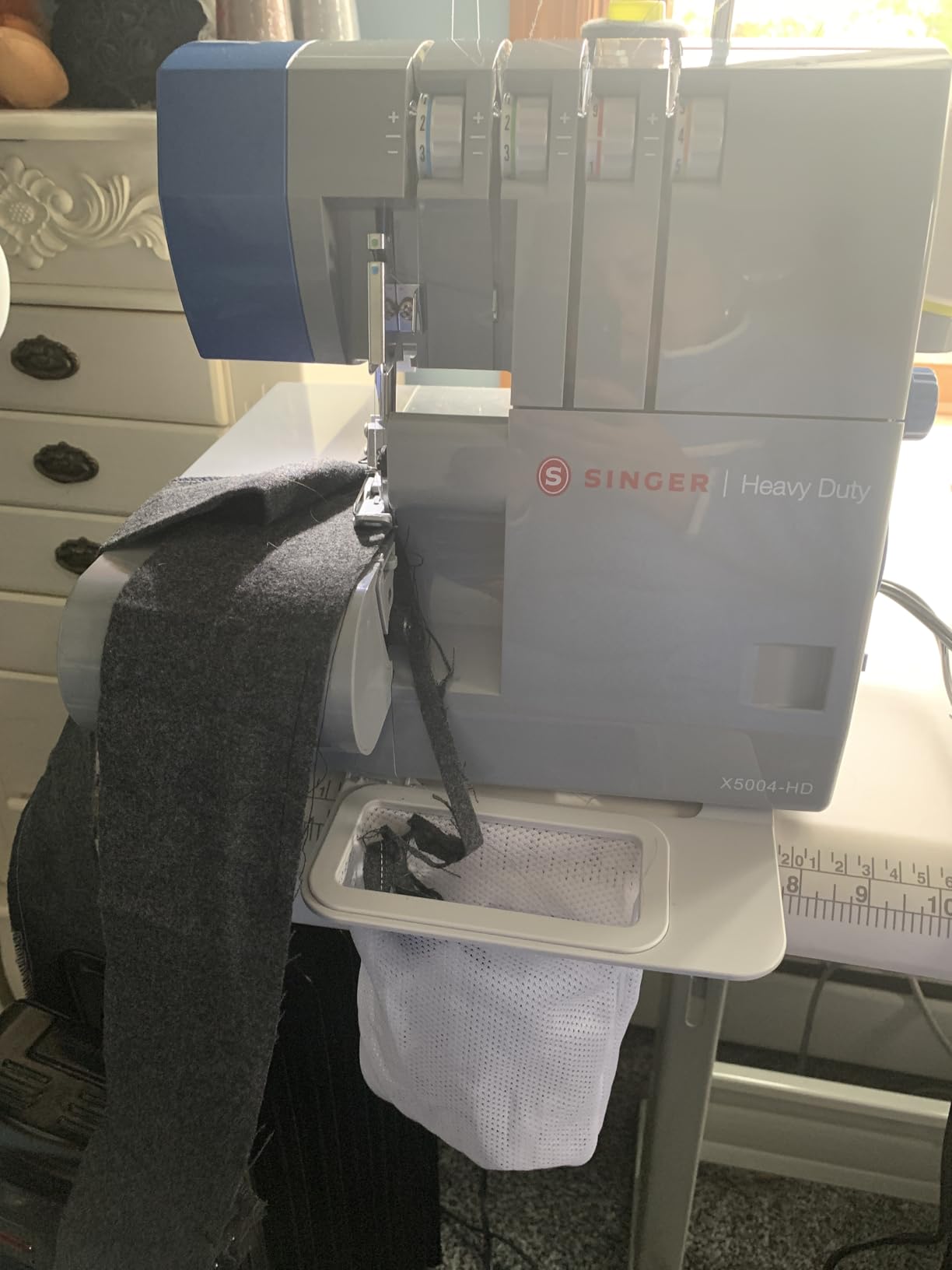 SINGER® X5004-HD Serger Overlock Machine, 2-3-4 Thread Capability customer photo 2