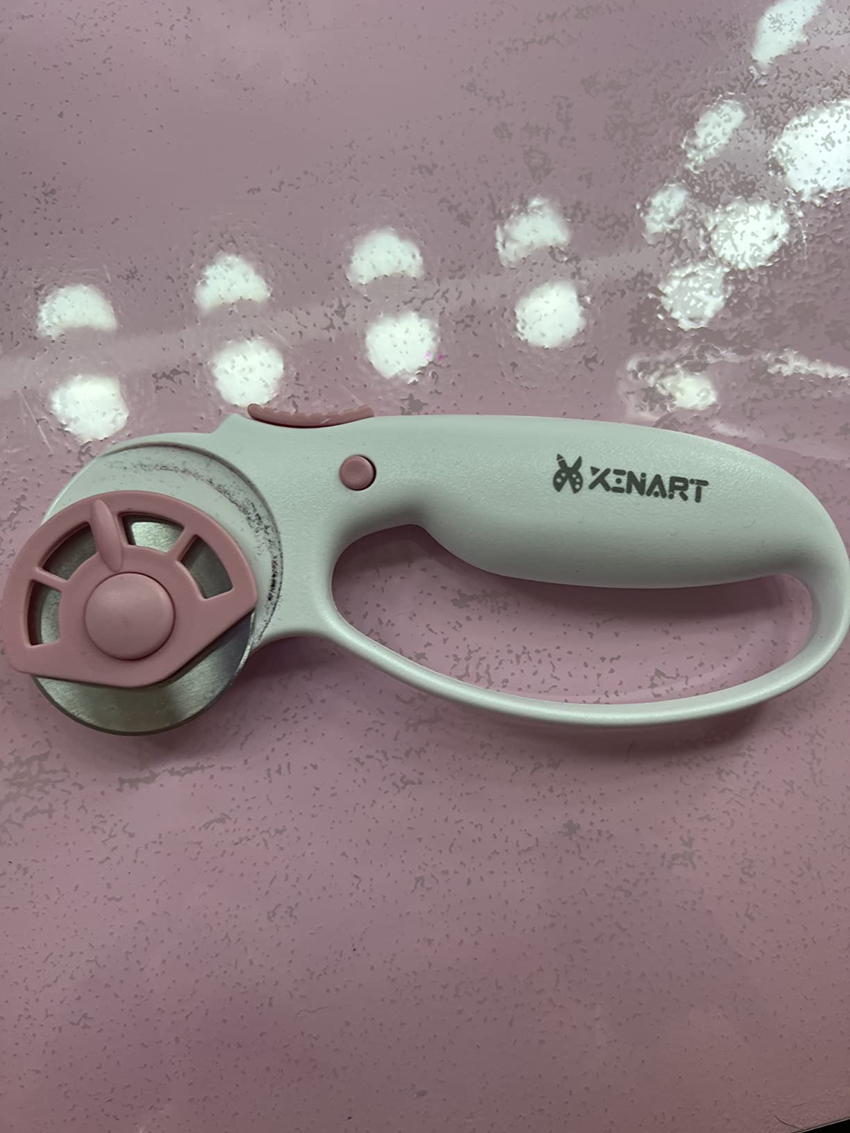 XINART 45mm Rotary Cutter for Fabric Safety Lock Ergonomic Classic Comfort Loop Fabric Small Rotary Cutter for Sewing Quilting Crafting (Extra 2pcs Replacement Blades Included)-Green customer photo 2