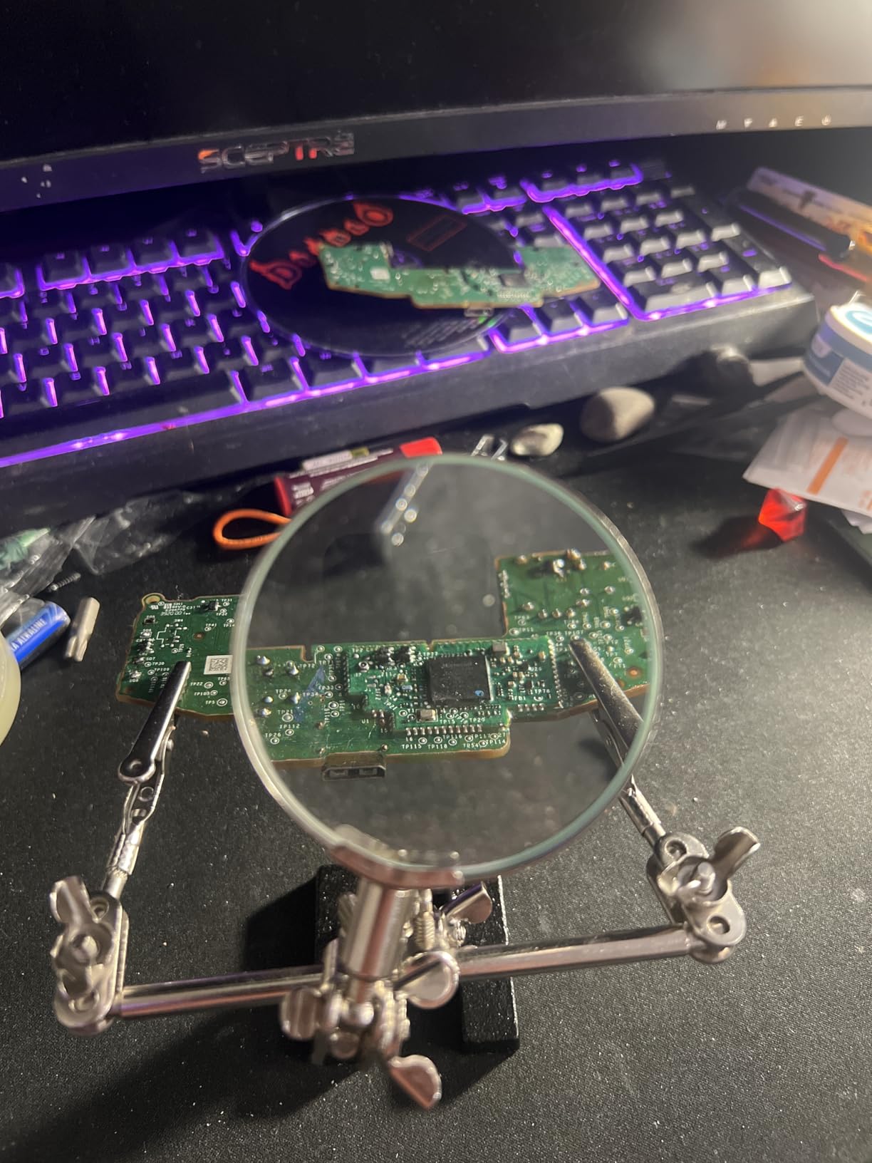 AORAEM Helping Hands Magnifier with Dual Adjustable Alligator Clips customer photo 2