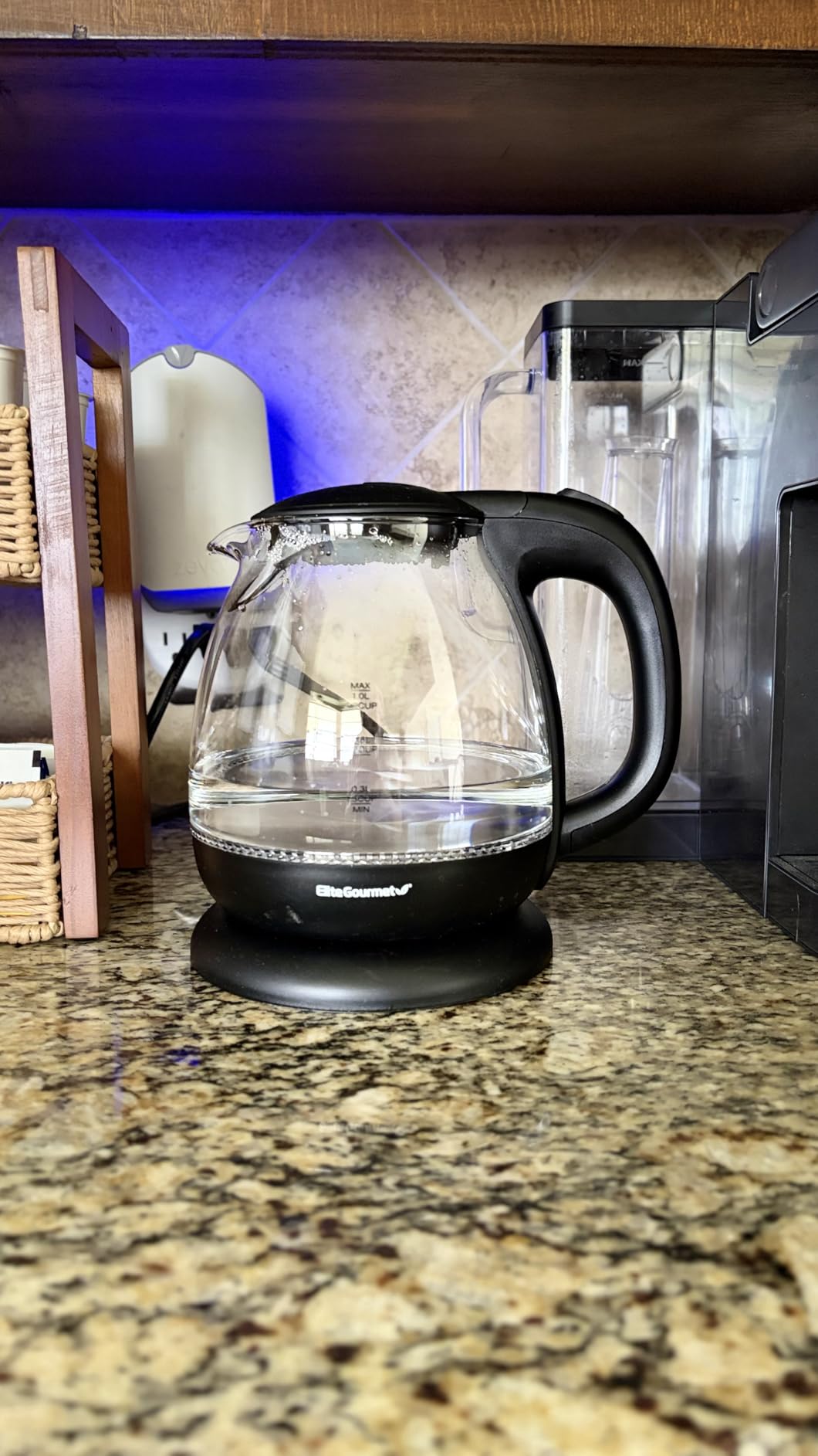 Elite Gourmet EKT1001 1.0L Glass Kettle, 1100W, Cordless Base, Black customer photo 2