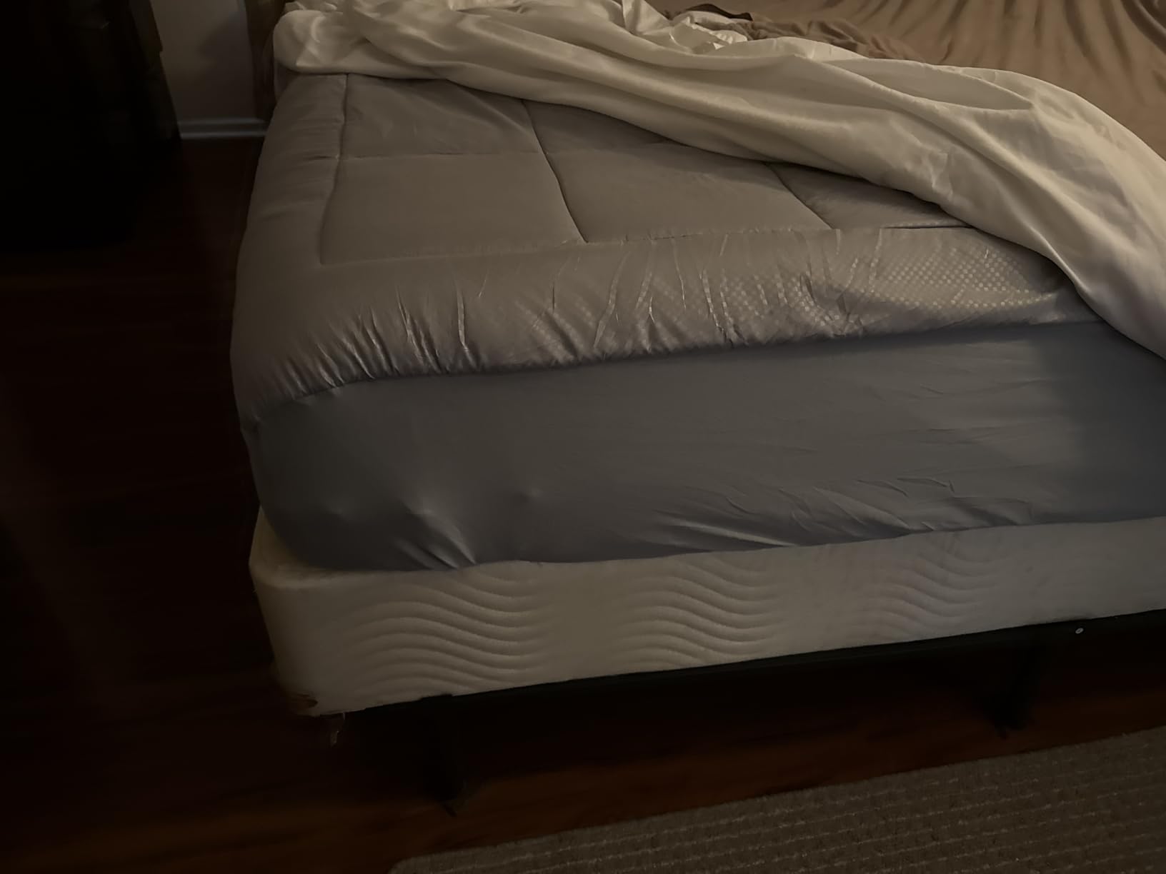 MATBEBY Queen Size Mattress Pad - Cooling Breathable Mattress Topper, Quilted Fitted Mattress Protector, Pillow Top Mattress Cover with 8-21
