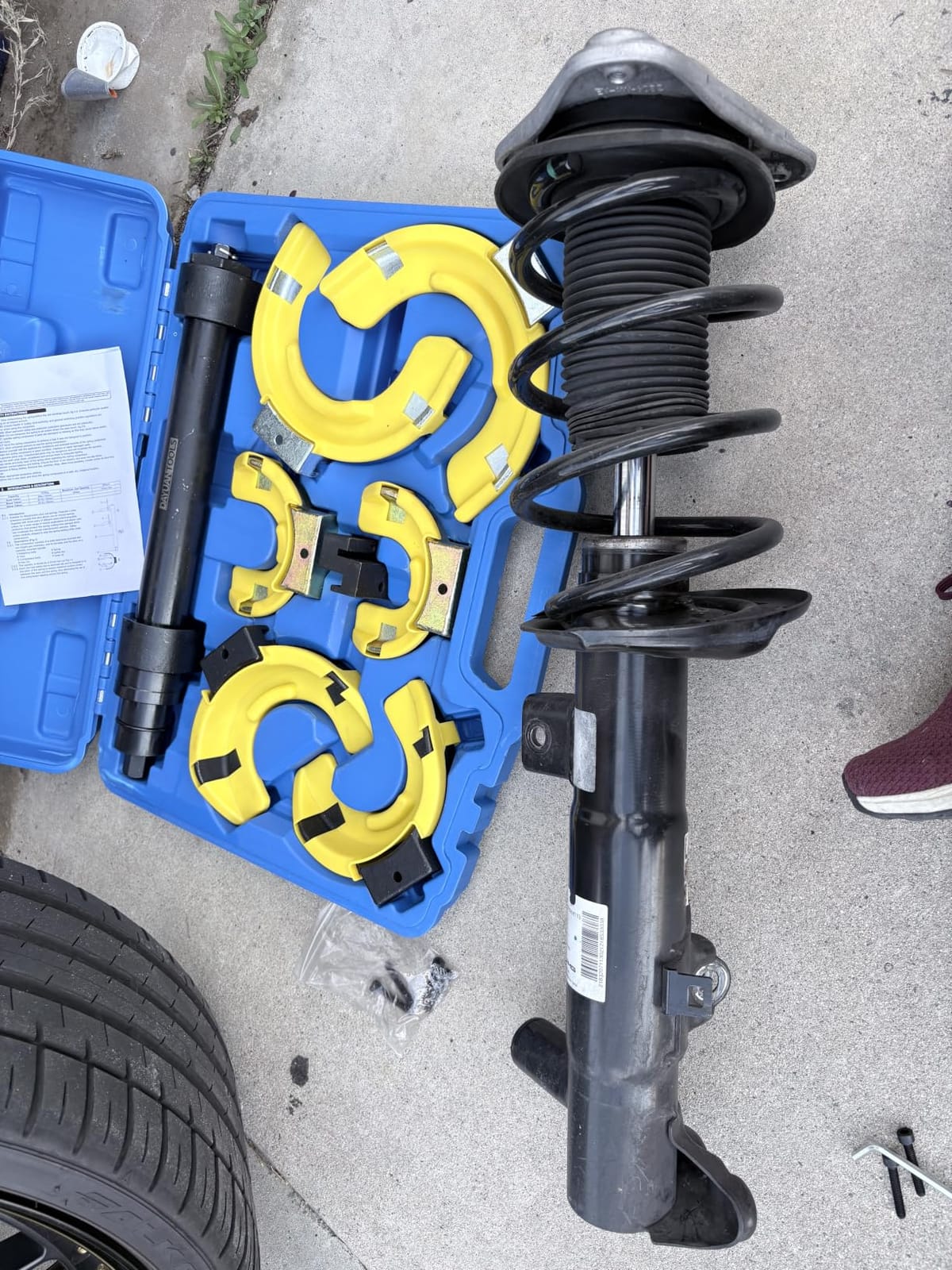 DAYUAN 1000kg Macpherson Strut Coil Spring Compressor Tool Kit customer photo 2