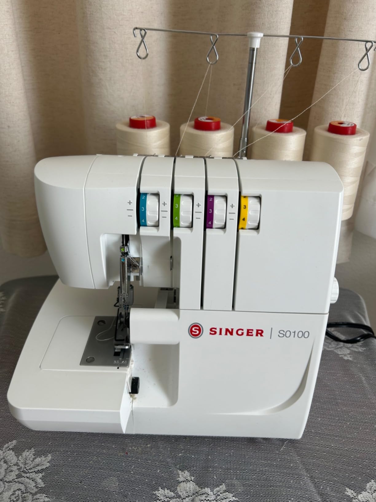 SINGER® S0100 High Speed Serger Overlock Machine, 2-3-4 Thread Capability customer photo 1
