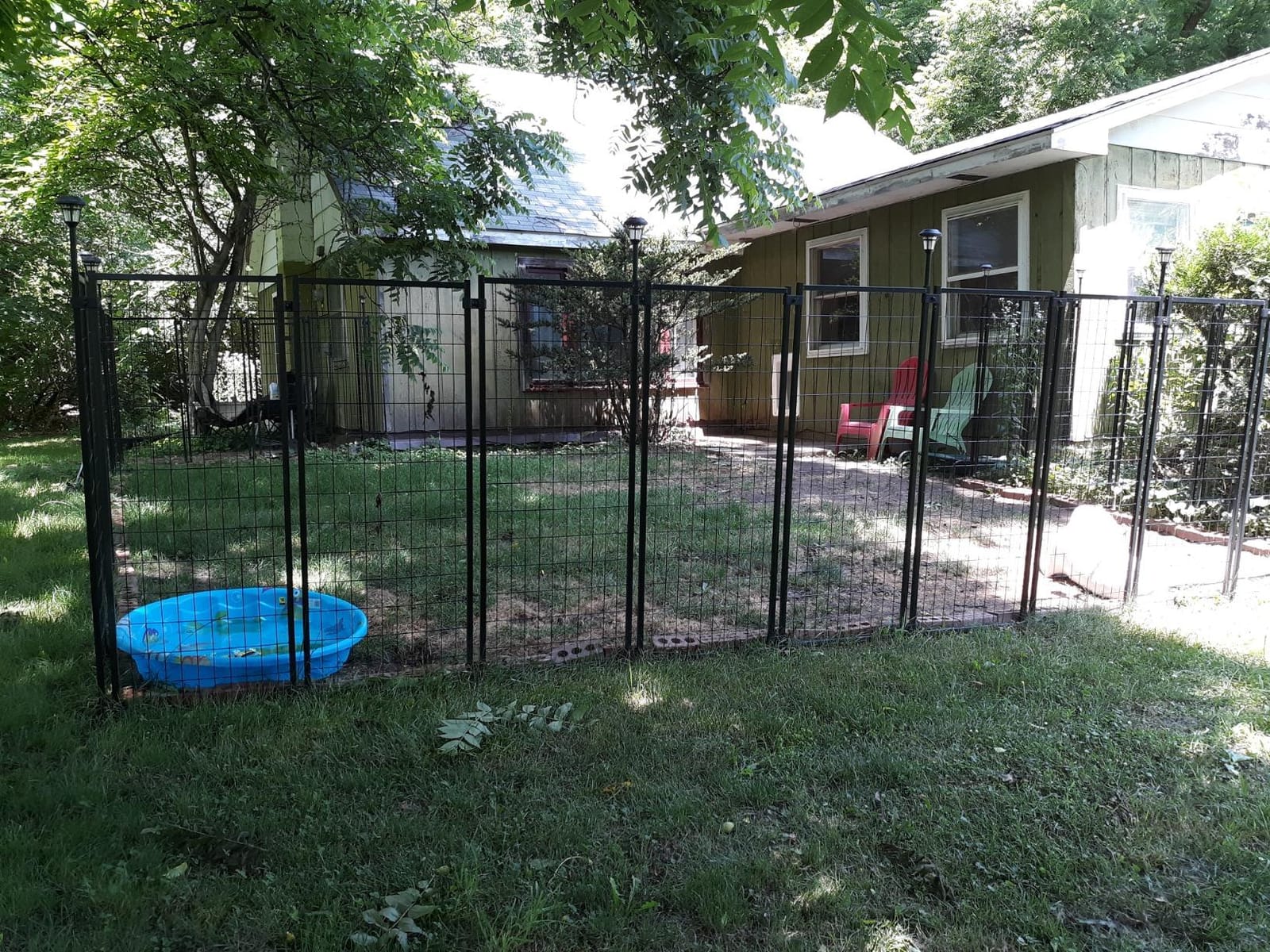 PawHut Outdoor Dog Kennel with Roof, 6' x 4' x 6' Heavy Duty Welded Wire Dog Playpen Enclosure with Escape-Proof Lock, UV-Resistant & Waterproof Cover, for Large Dogs, Chickens, Ducks, Silver customer photo 1